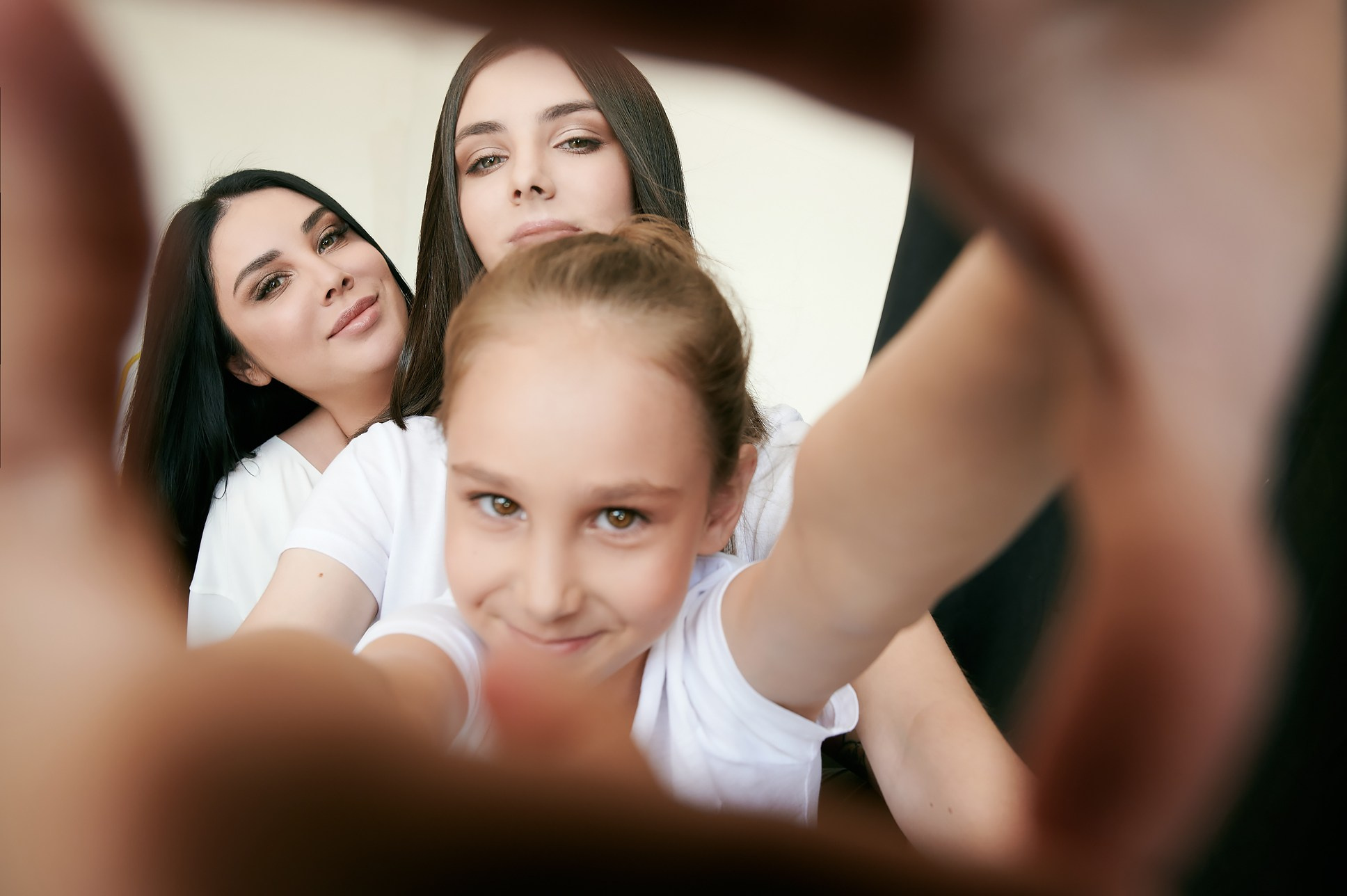 Семейный фотограф в Екатеринбурге – теплые и живые кадры. Фотосессия для семьи в Екатеринбурге. Лавстори фотограф екатеринбург. Фотограф Сергей Якубицкий Екатеринбург