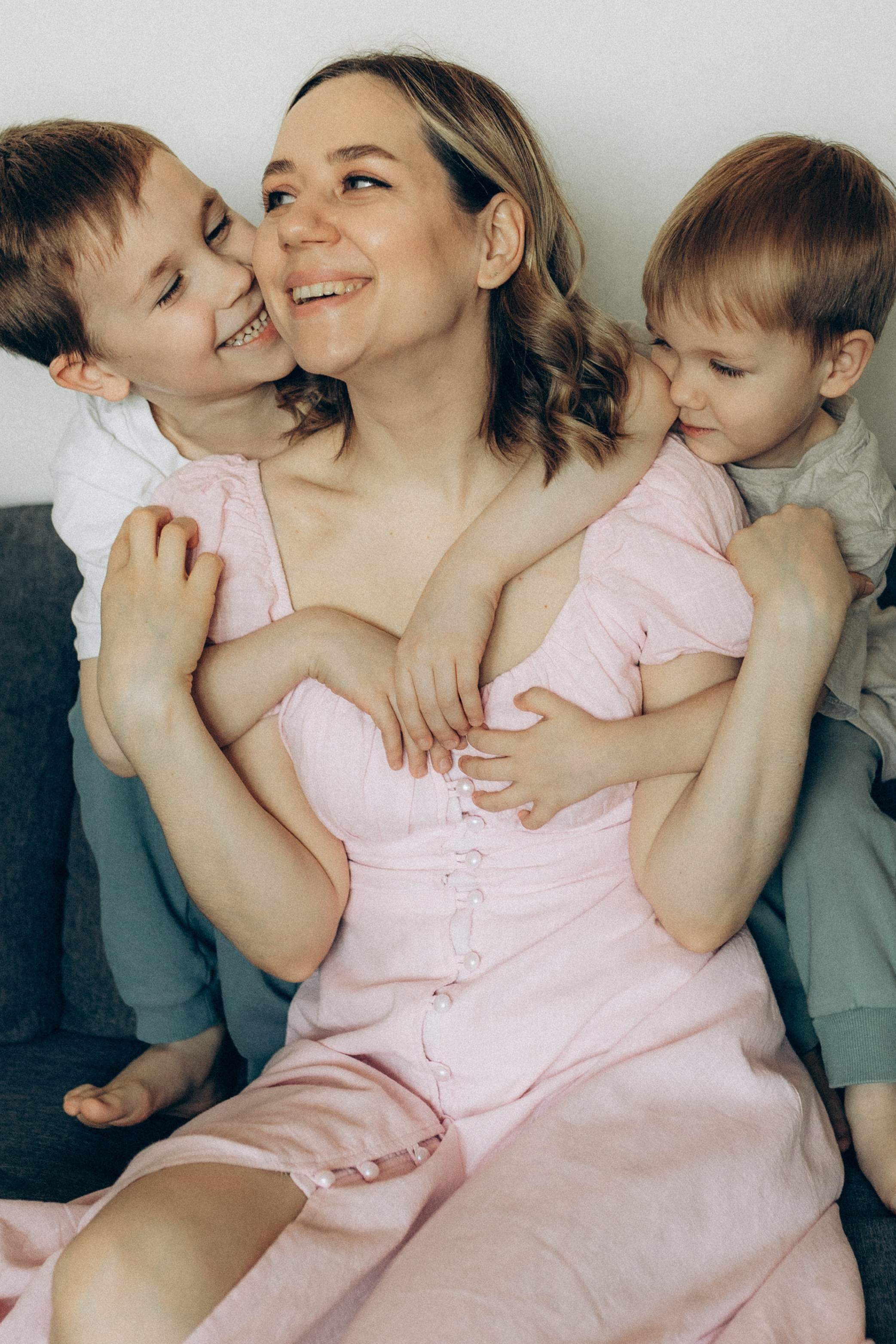 Аня с сыновьями. Семейный фотограф lifestyle в Новосибирске Елена Шпилевая