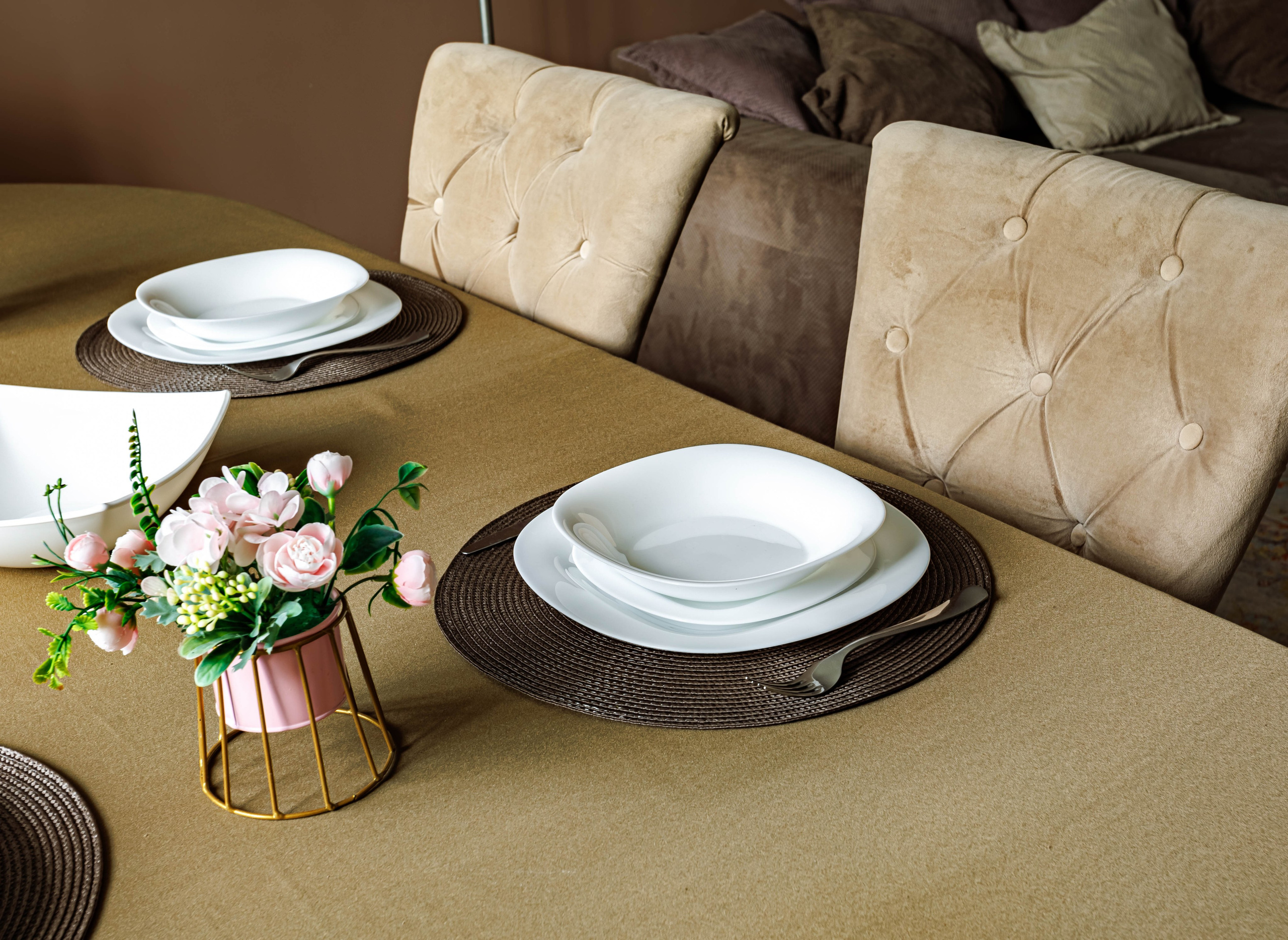 SEO-оптимизация: Качественные фотографии могут улучшить видимость вашего объявления в поисковых системах и на платформах аренды. Использование профессиональных снимков увеличивает шансы на клики и бронирования