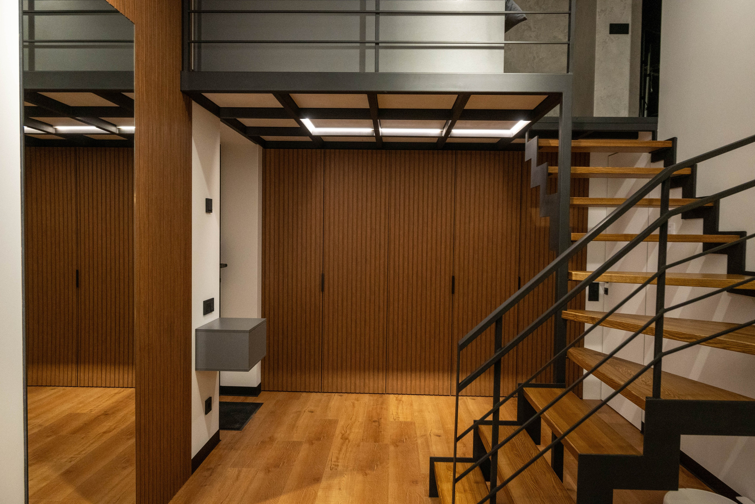 The apartment is on two levels. Fotograf Dmitrii Donets