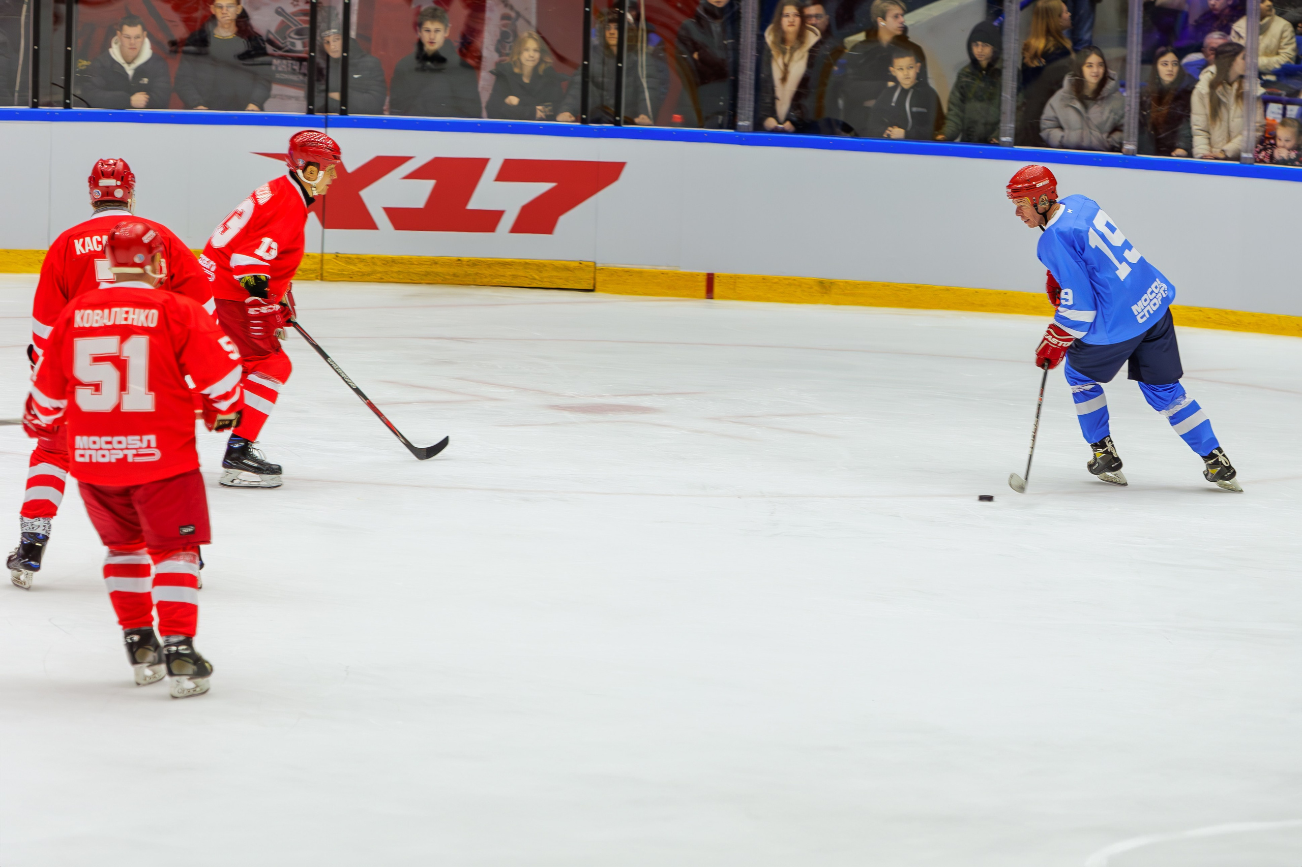 Первый матч Легенд в 2025 году. Выпускные альбомы и школьный фотограф в Подольске, Троицке, Щербинке, Москве и Московской области
