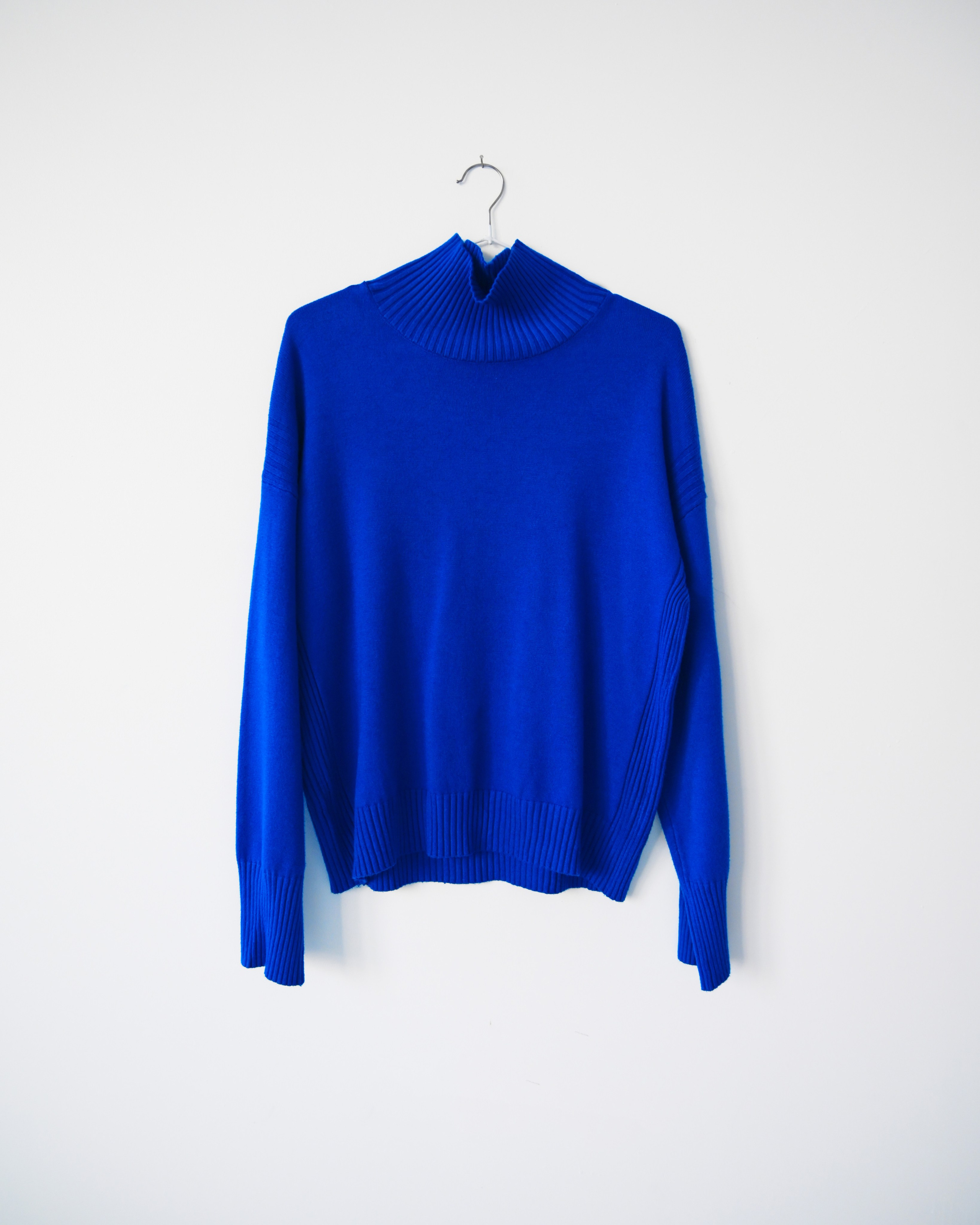 Свитер 500 руб/час Размер S,M,L,XL | Залоговая стоимость - 3000 руб 