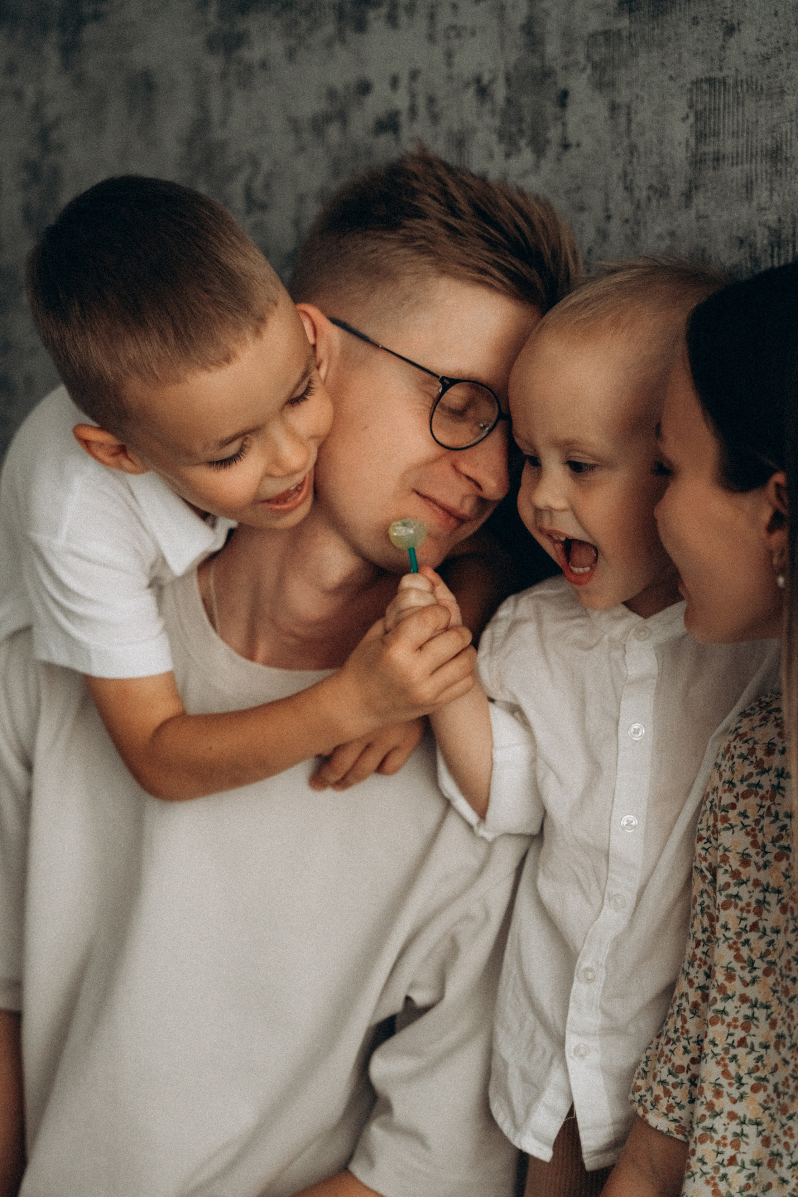 Вика, Сергей, Ян и Сава. Фотограф Мария Миллс | Минск