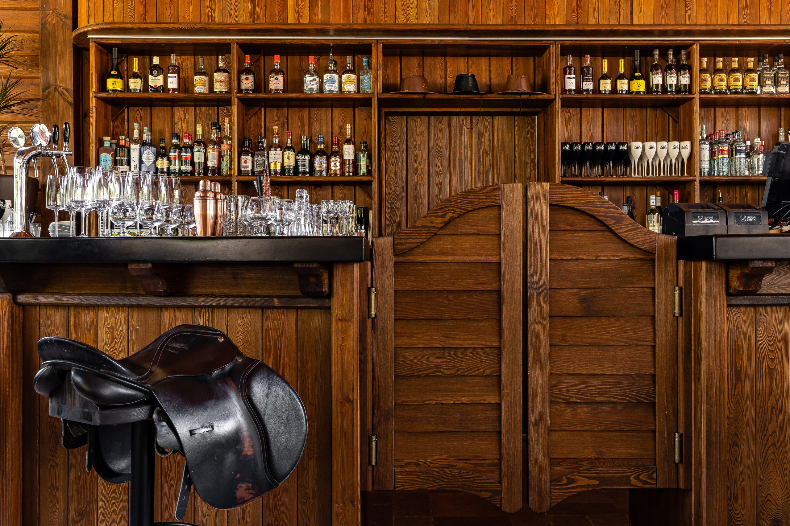 Парк-отель «Орлиное гнездо». Бар «Подкова». п. Горячий Ключ. Интерьерный фотограф в Краснодарском крае Светлана Шурлова