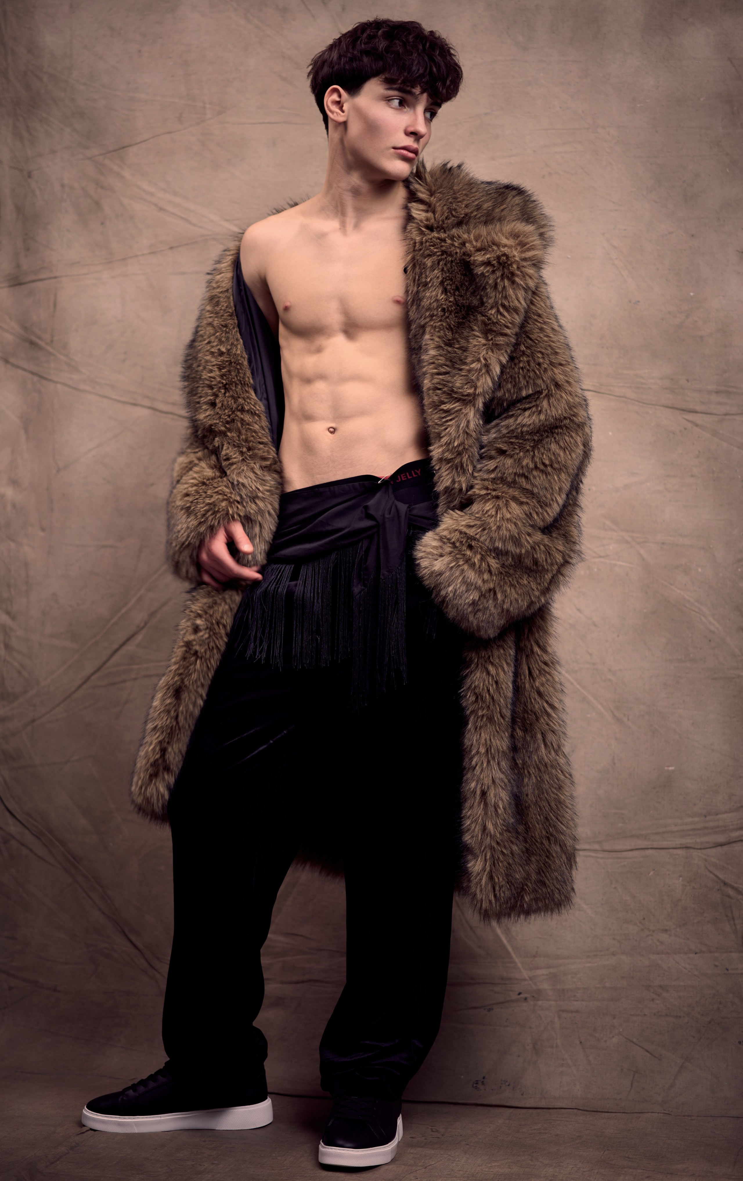 Съёмка в полный рост. Iry Vance