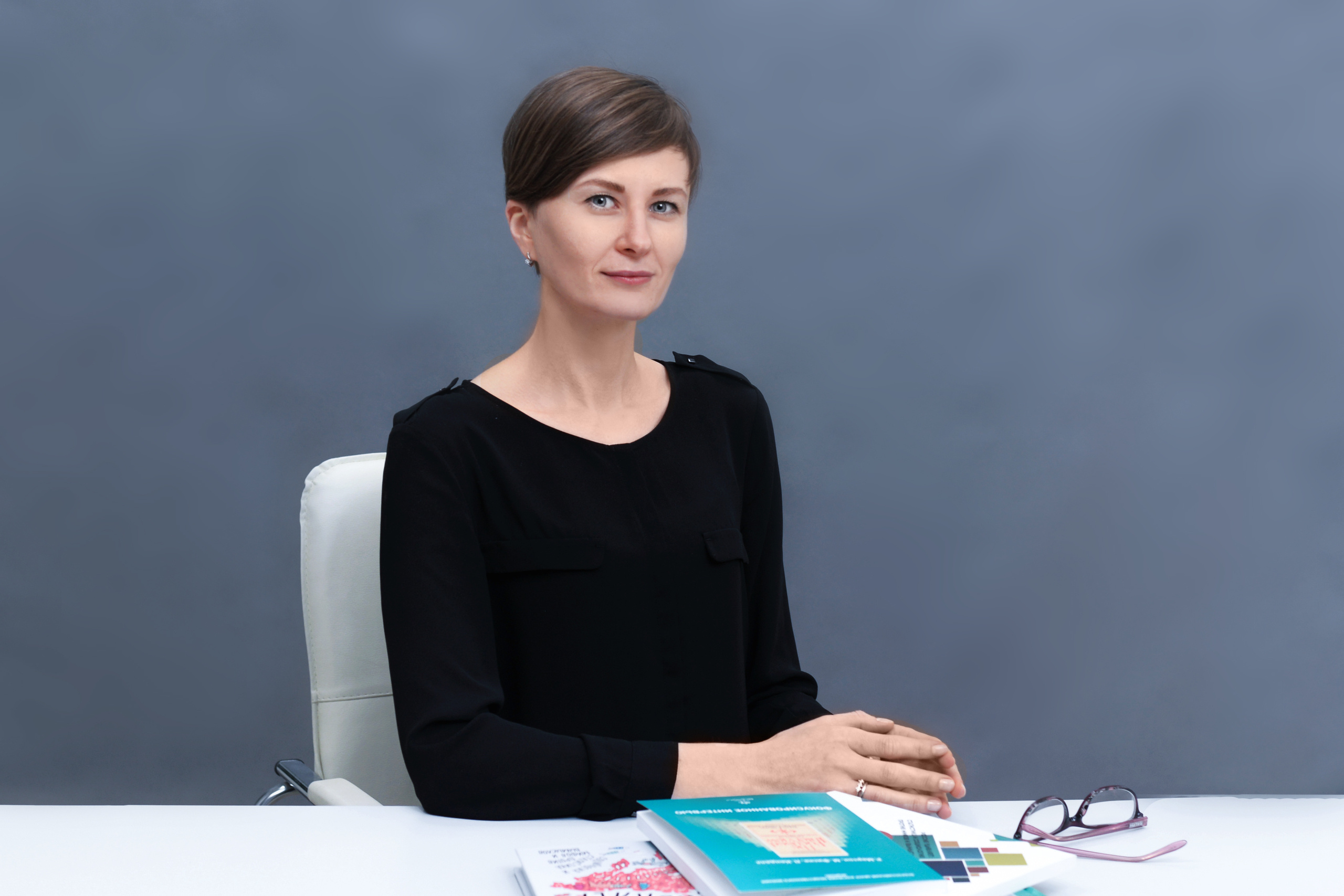 Портреты сотрудников компании по социологическим исследованиям. Фотограф в Москве Елена Брюханова