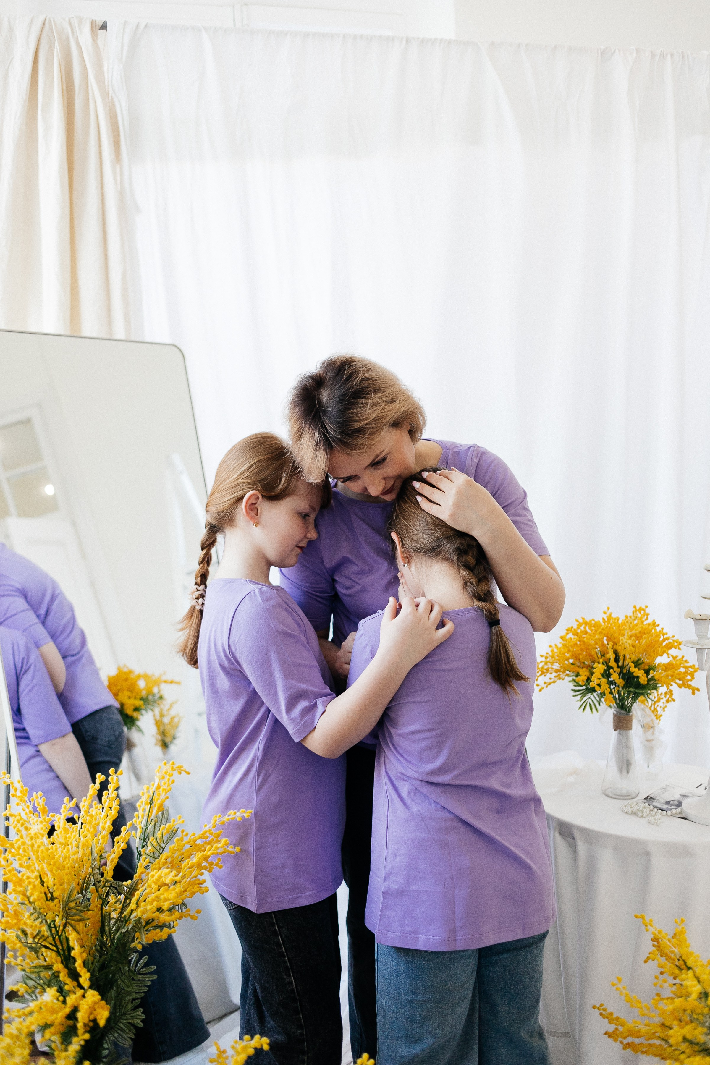 Весенняя семейная фотосессия мама и дочки