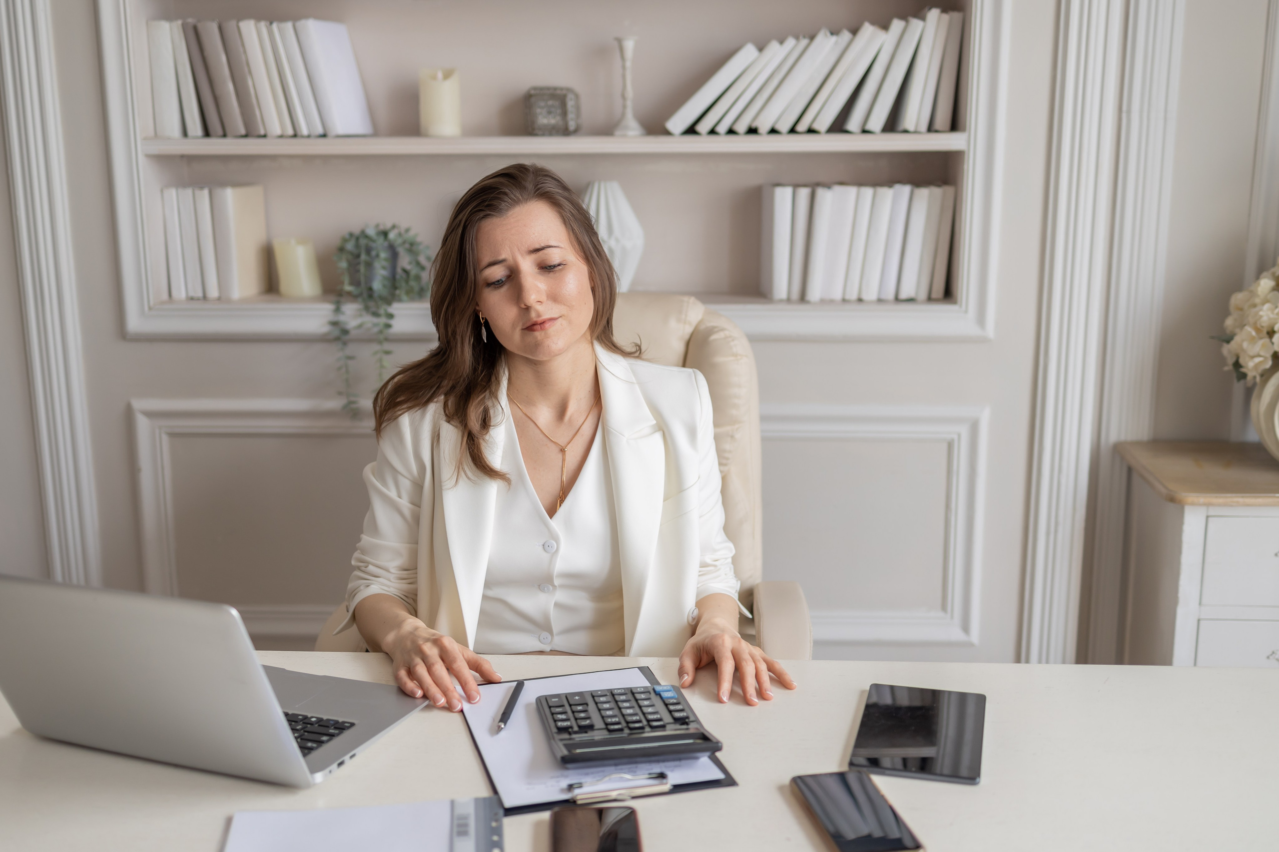 Фотосессия в стиле бизнес. Модель Ирина. Репортажный, семейный и студийный фотограф в Москве Демин Алексей