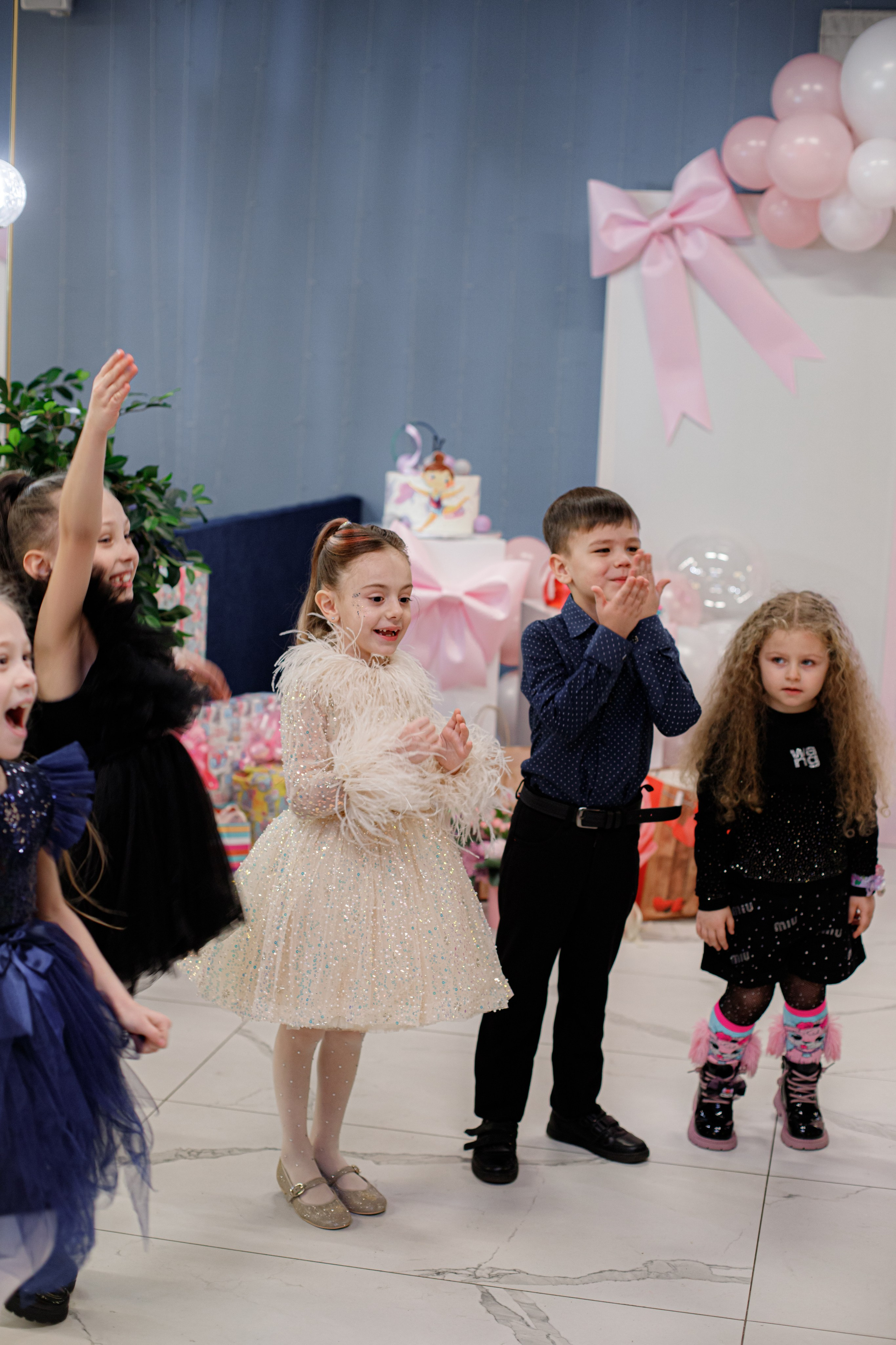 ASIA'S BIRTHDAY PARTY. Photokarish