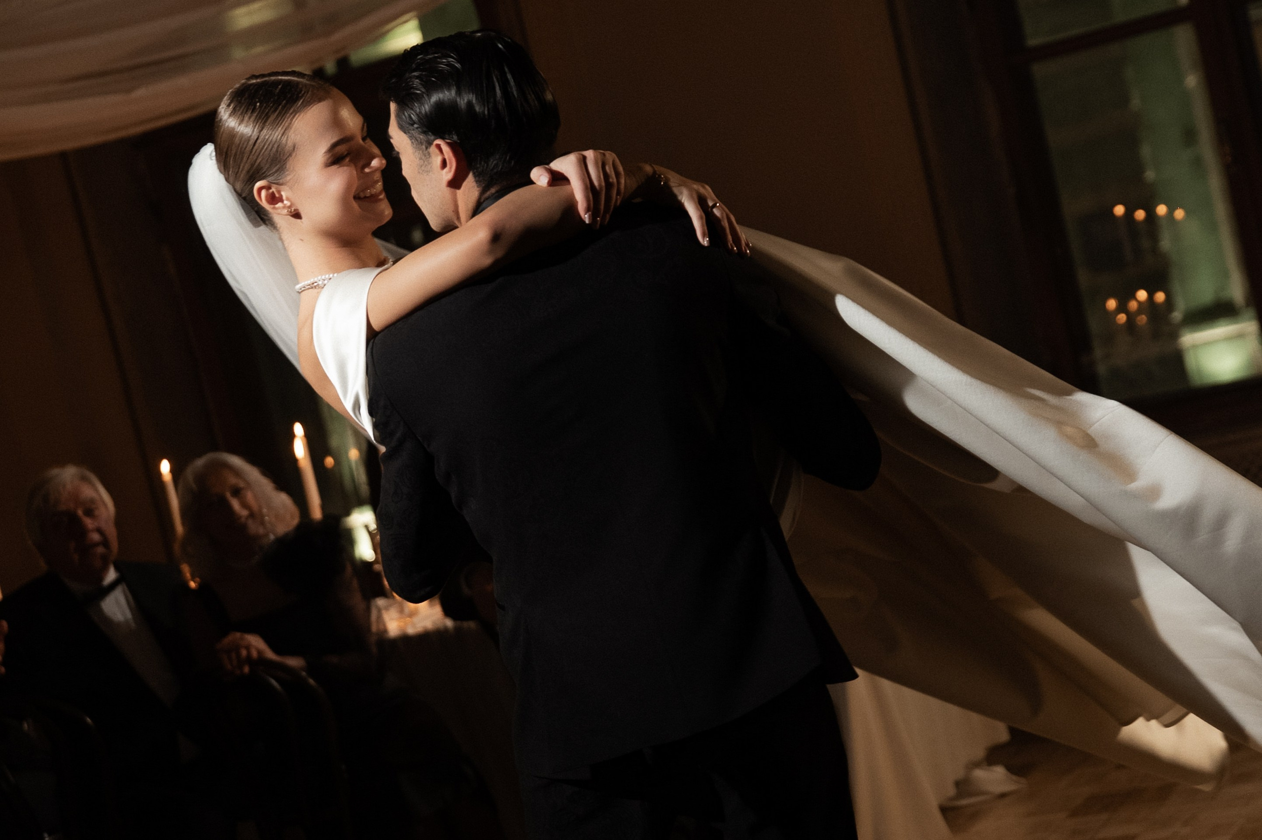 Камерный свадебный ужин при свечах в старинном особняке в фотостудии 21. Kult. Ярослава Ерина — свадебный фотограф в Москве