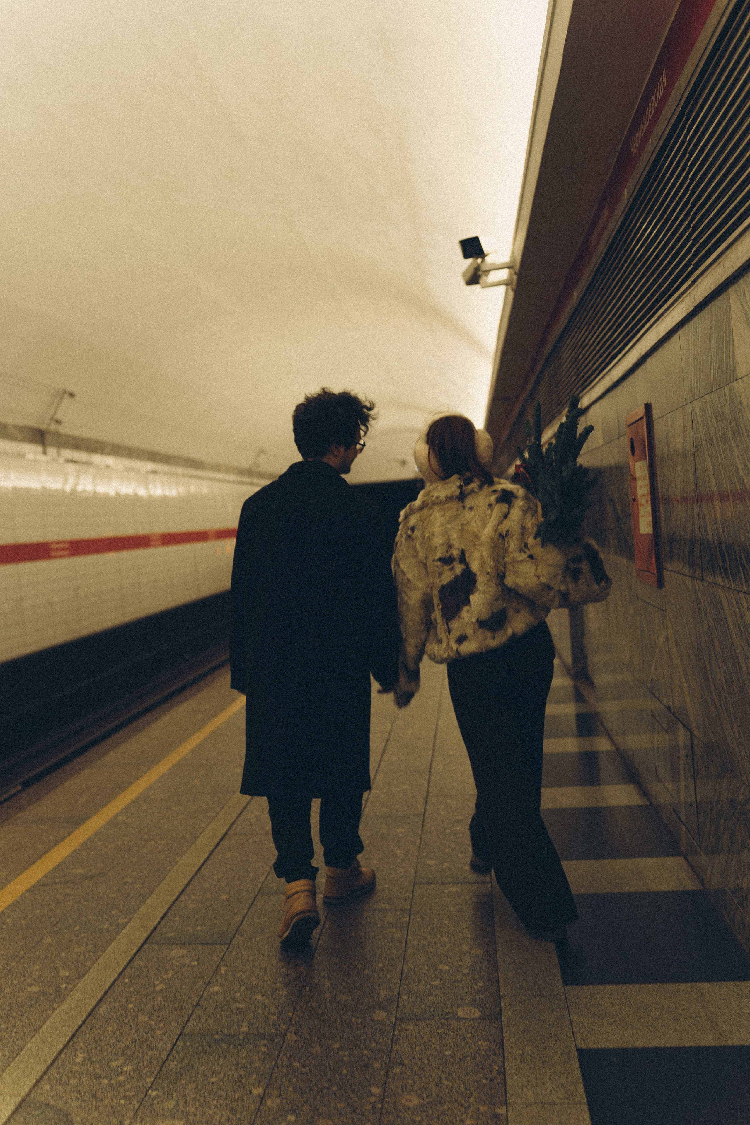 НОВОГОДНЯЯ ФОТОСЕСИИЯ ПАРЫ В МЕТРО ЛЮБОВЬ. Профессиональный фотограф, Санкт-Петербург — Виктория Богомолова