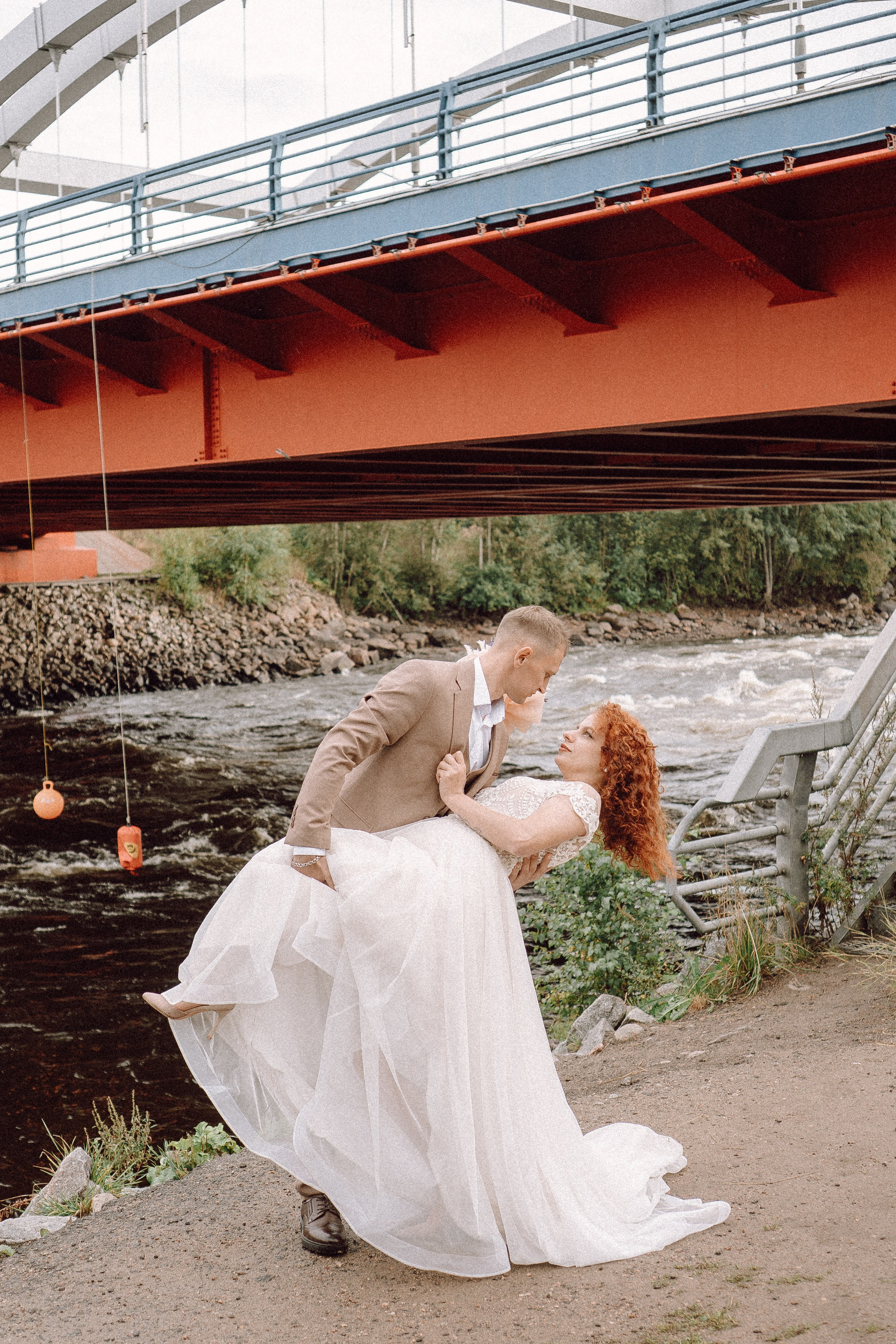 СВАДЕБНАЯ ФОТОСЕССИИЯ ПАРЫ В ГОРОДЕ ПРИОЗЕРСК В СОСНОВОМ ЛЕСУ И С ПИКАПОМ. Профессиональный фотограф, Санкт-Петербург — Виктория Богомолова