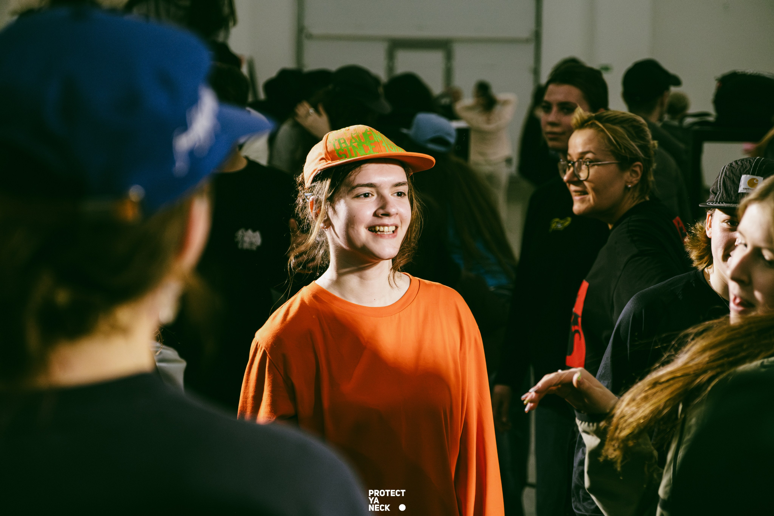 PROTECT YA NECK 22/03 (@youlovebu). Соня бу тебя сфоткала