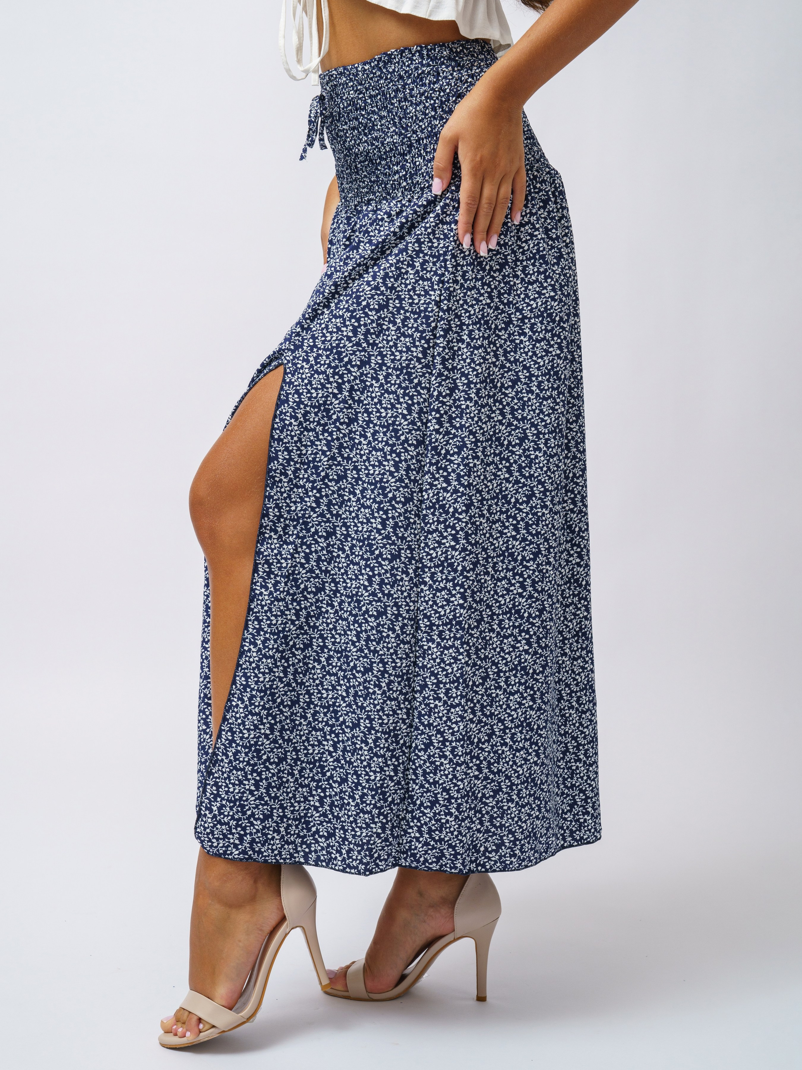 Юбки, модель Юлия. KED Production — продакшн из СПб. Создаём фото, видео и контент, который помогает брендам и селлерам продавать больше