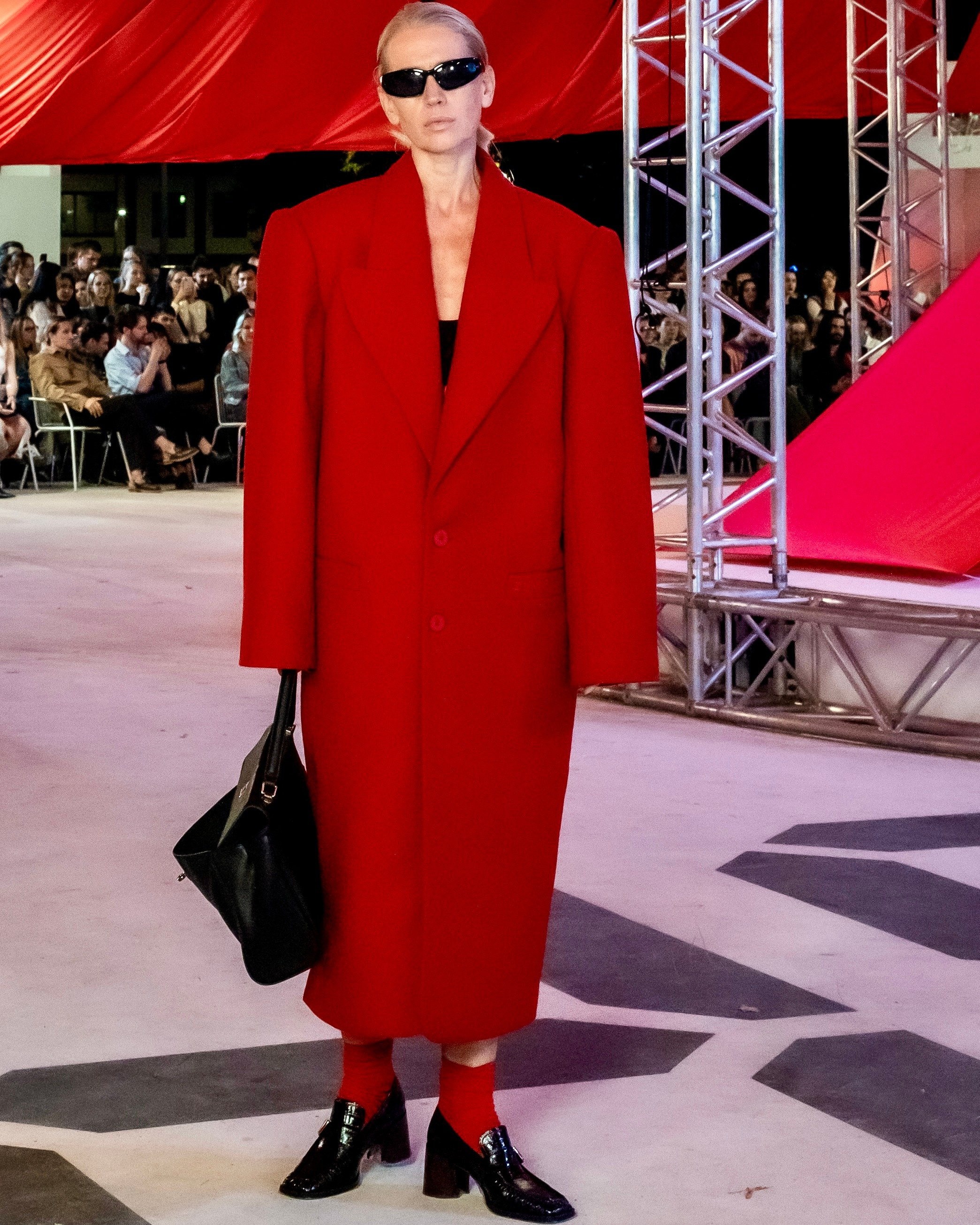 Показ Яндекс-маркет 04.09.2024. Фотосессии и репортаж — Фотограф в Москве — Рина Серёгина