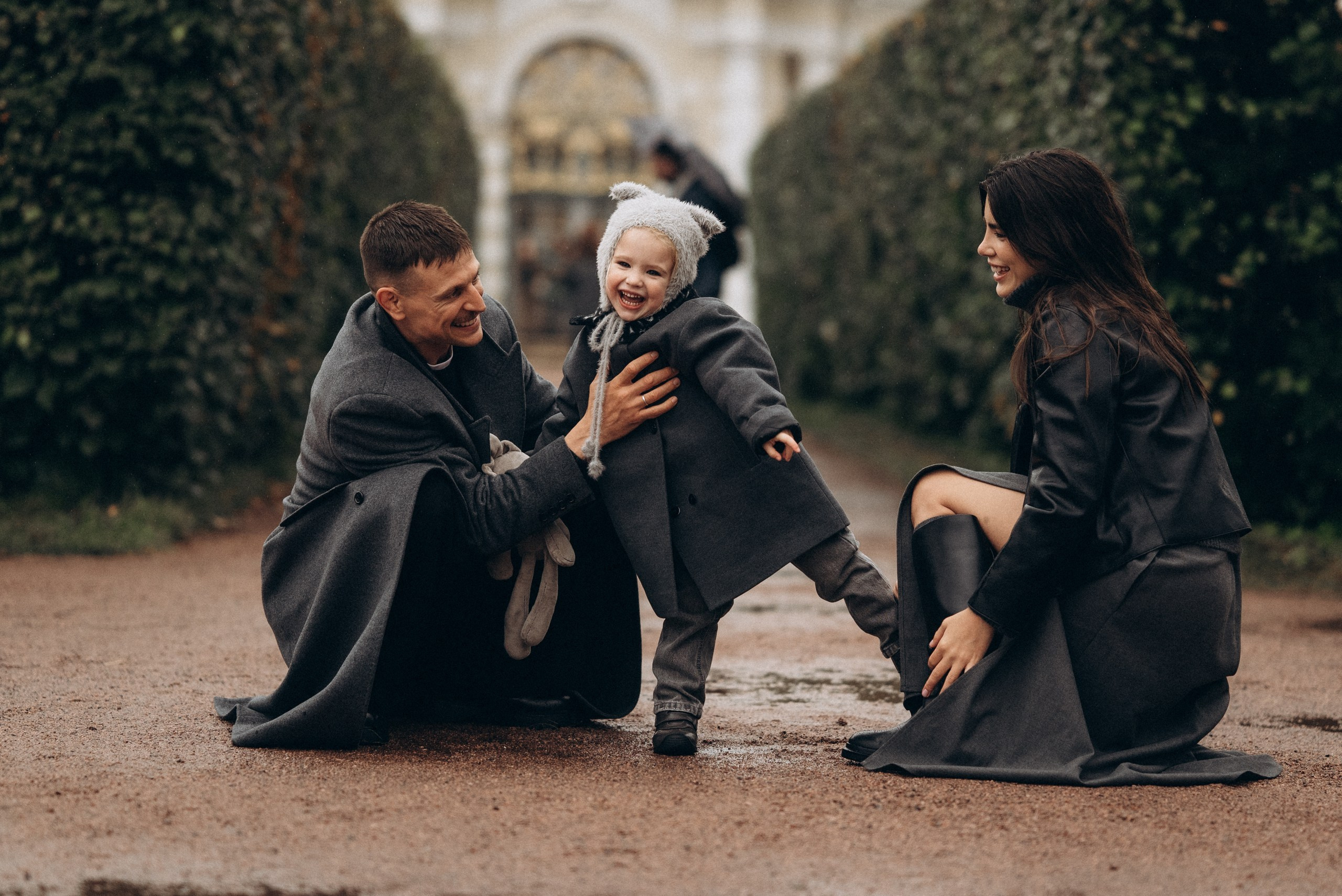 Семья на прогулке. Семейный и Lifestyle фотограф в Санкт-Петербурге