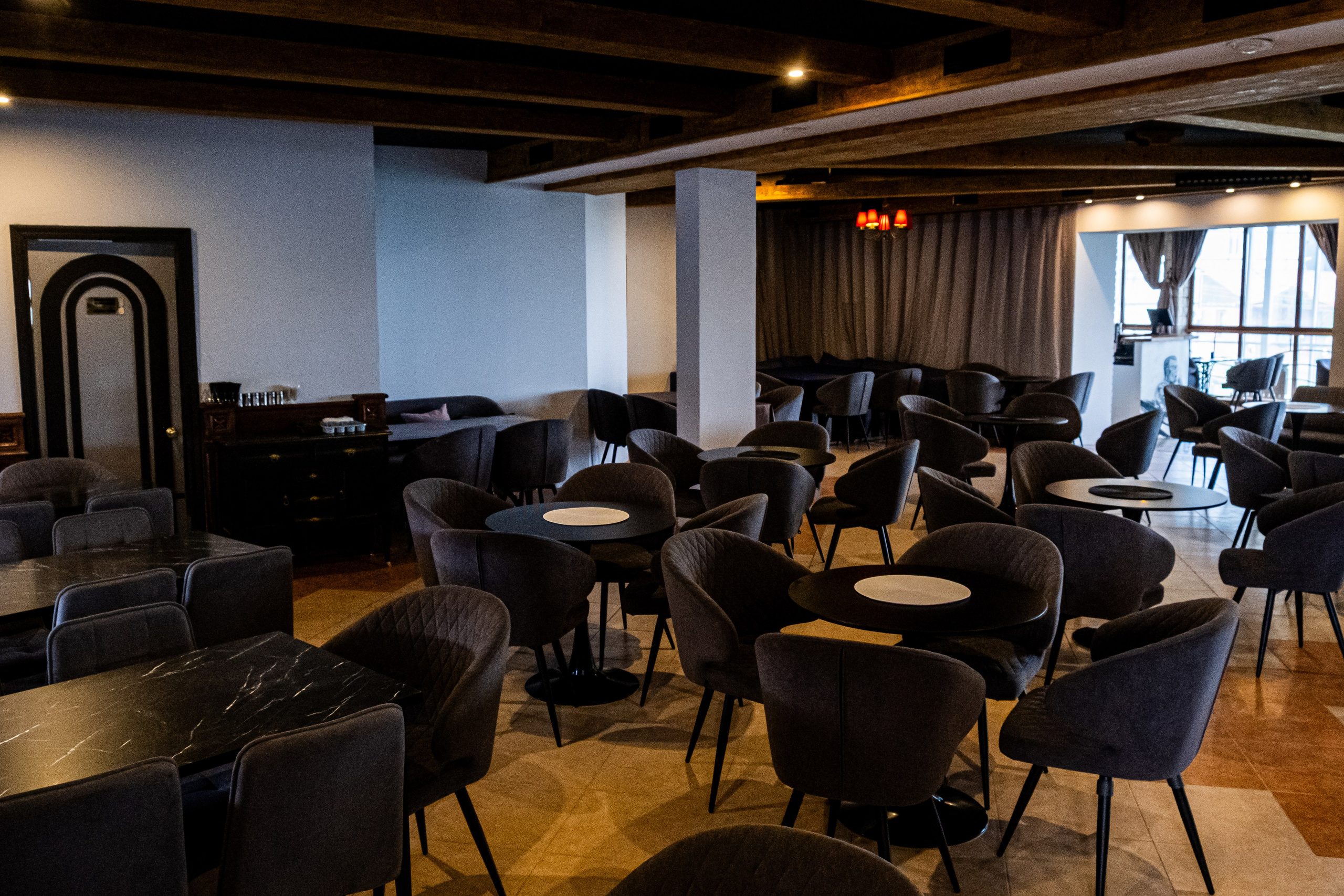 Концертный клуб «Сердце замка» A-Alvo, фото интерьерного фотографа Алексея Муравьёва, музыкальное пространство УфаЛобби клуба «Сердце замка» A-Alvo, съёмка интерьерного фотографа Алексея Муравьёва, концертная площадкаЗал концертного клуба «Сердце замка» A-Alvo, работа интерьерного фотографа Алексея Муравьёва, мероприятия УфаСцена клуба «Сердце замка» A-Alvo, фото интерьерного фотографа Алексея Муравьёва, музыкальные выступленияФойе концертного клуба «Сердце замка» A-Alvo, съёмка интерьерного фотографа Алексея Муравьёва, атмосфера УфаАкустика клуба «Сердце замка» A-Alvo, работа интерьерного фотографа Алексея Муравьёва, живой звукЗона отдыха «Сердце замка» A-Alvo, фото интерьерного фотографа Алексея Муравьёва, комфорт для зрителейВход в клуб «Сердце замка» A-Alvo, съёмка интерьерного фотографа Алексея Муравьёва, концертная площадка УфаИнтерьер концертного клуба «Сердце замка» A-Alvo, работа интерьерного фотографа Алексея Муравьёва, мероприятияОсвещение клуба «Сердце замка» A-Alvo, фото интерьерного фотографа Алексея Муравьёва, концертный зал УфаЗвуковое оборудование «Сердце замка» A-Alvo, съёмка интерьерного фотографа Алексея Муравьёва, музыкальная площадкаМеста для зрителей клуб «Сердце замка» A-Alvo, работа интерьерного фотографа Алексея Муравьёва, комфорт УфаБарная зона «Сердце замка» A-Alvo, фото интерьерного фотографа Алексея Муравьёва, концертная площадкаВестибюль клуба «Сердце замка» A-Alvo, съёмка интерьерного фотографа Алексея Муравьёва, вход УфаОбщая панорама концертного клуба «Сердце замка» A-Alvo, работа интерьерного фотографа Алексея Муравьёва, музыкальное пространство