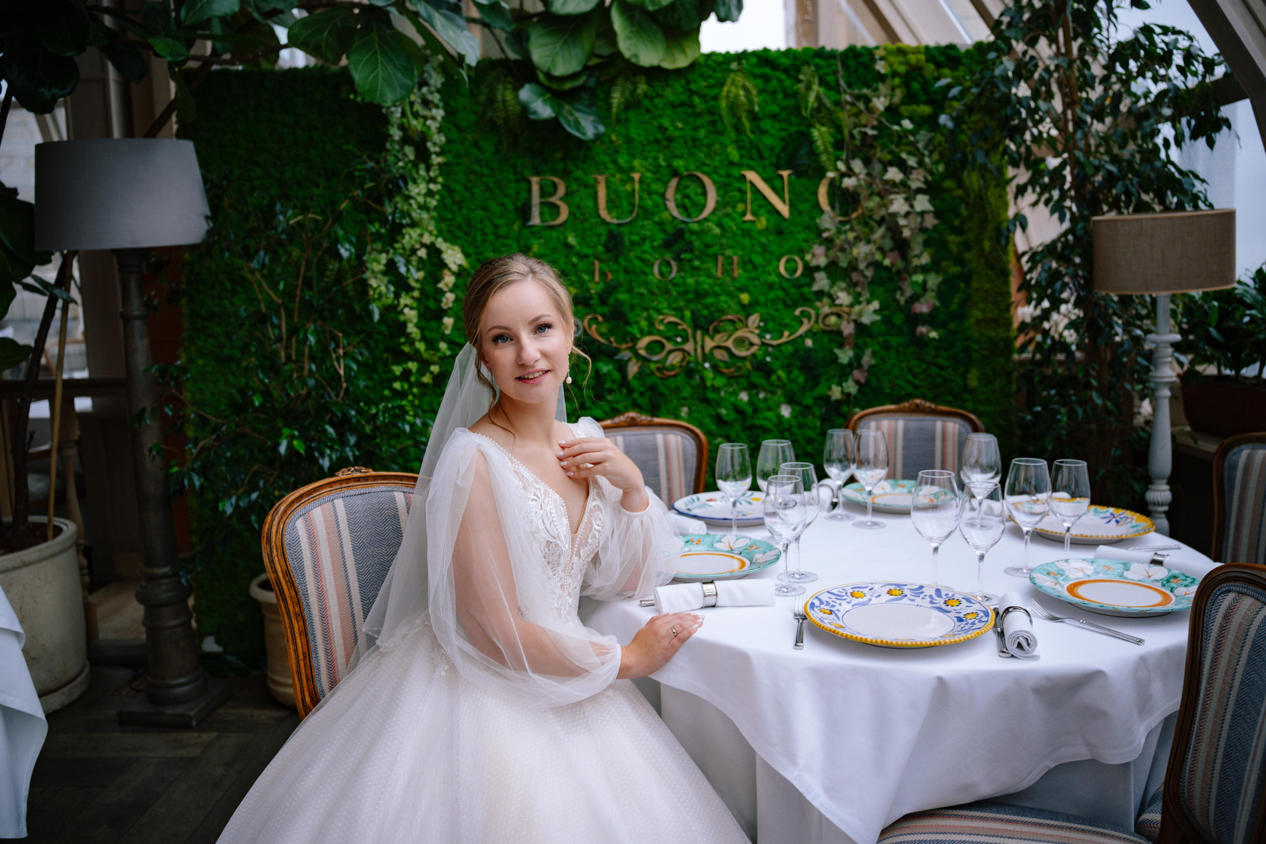 Свадебная фотосессия в ресторане BUONO (Бона) и Mercedes Bar (гостиница Украина)