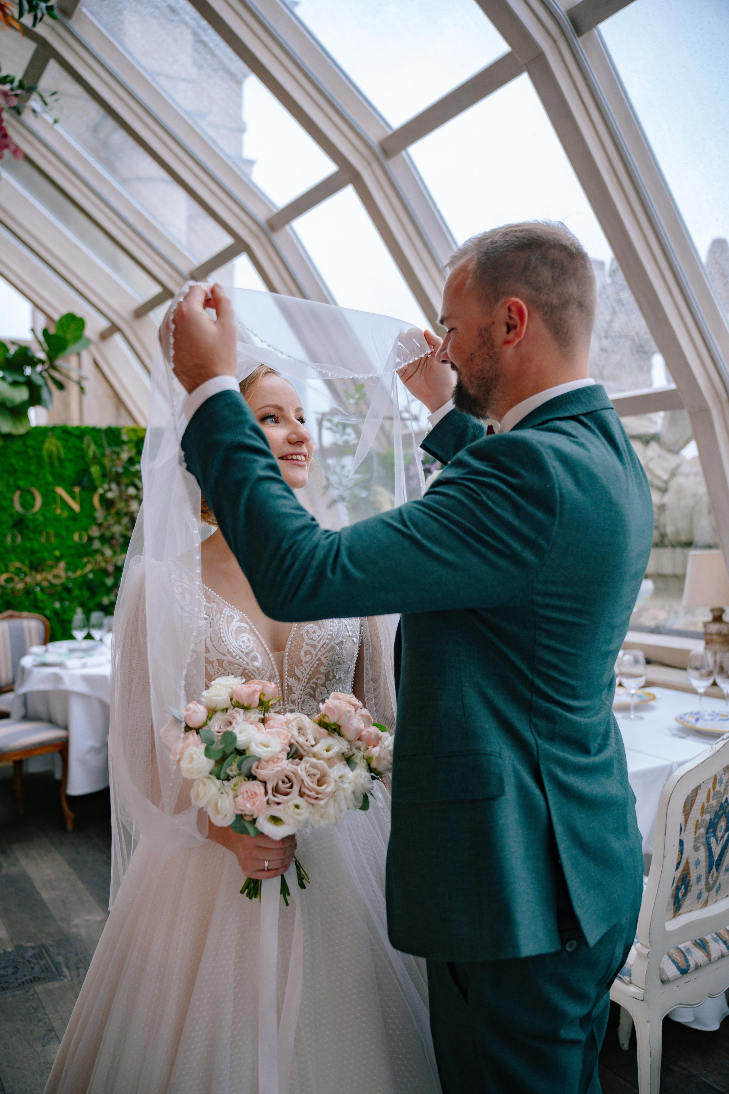 Свадебная фотосессия в ресторане BUONO (Бона) и Mercedes Bar (гостиница Украина)