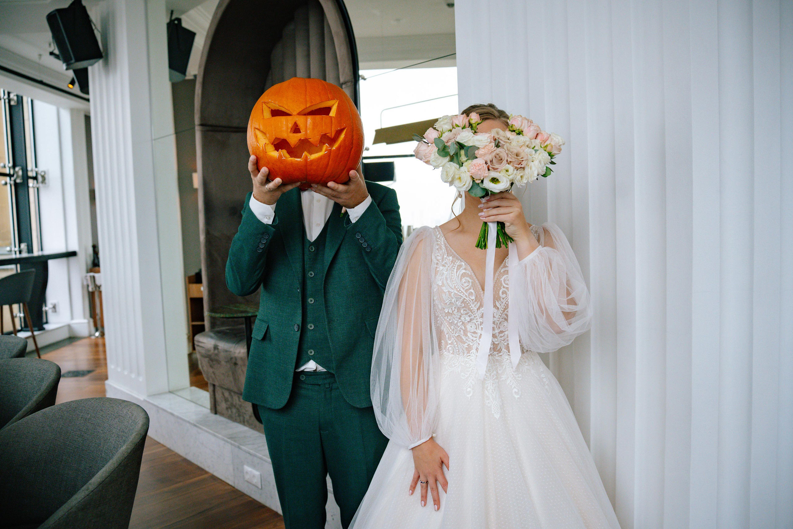 Свадебная фотосессия в ресторане BUONO (Бона) и Mercedes Bar (гостиница Украина)