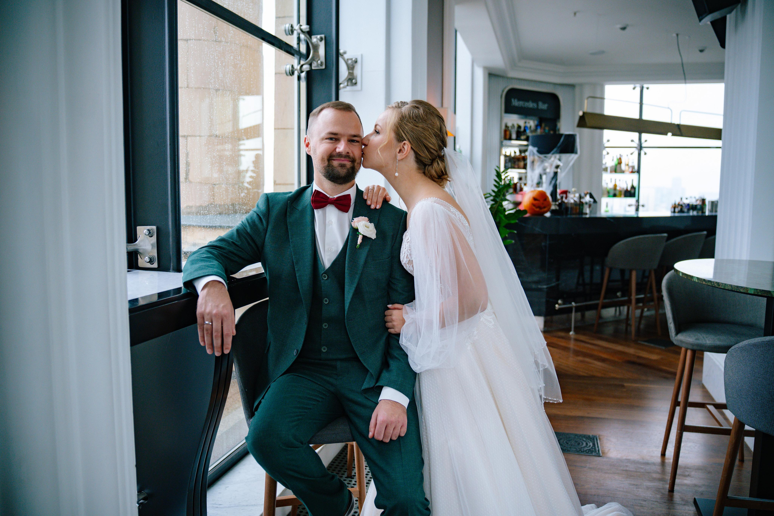 Свадебная фотосессия в ресторане BUONO (Бона) и Mercedes Bar (гостиница Украина)