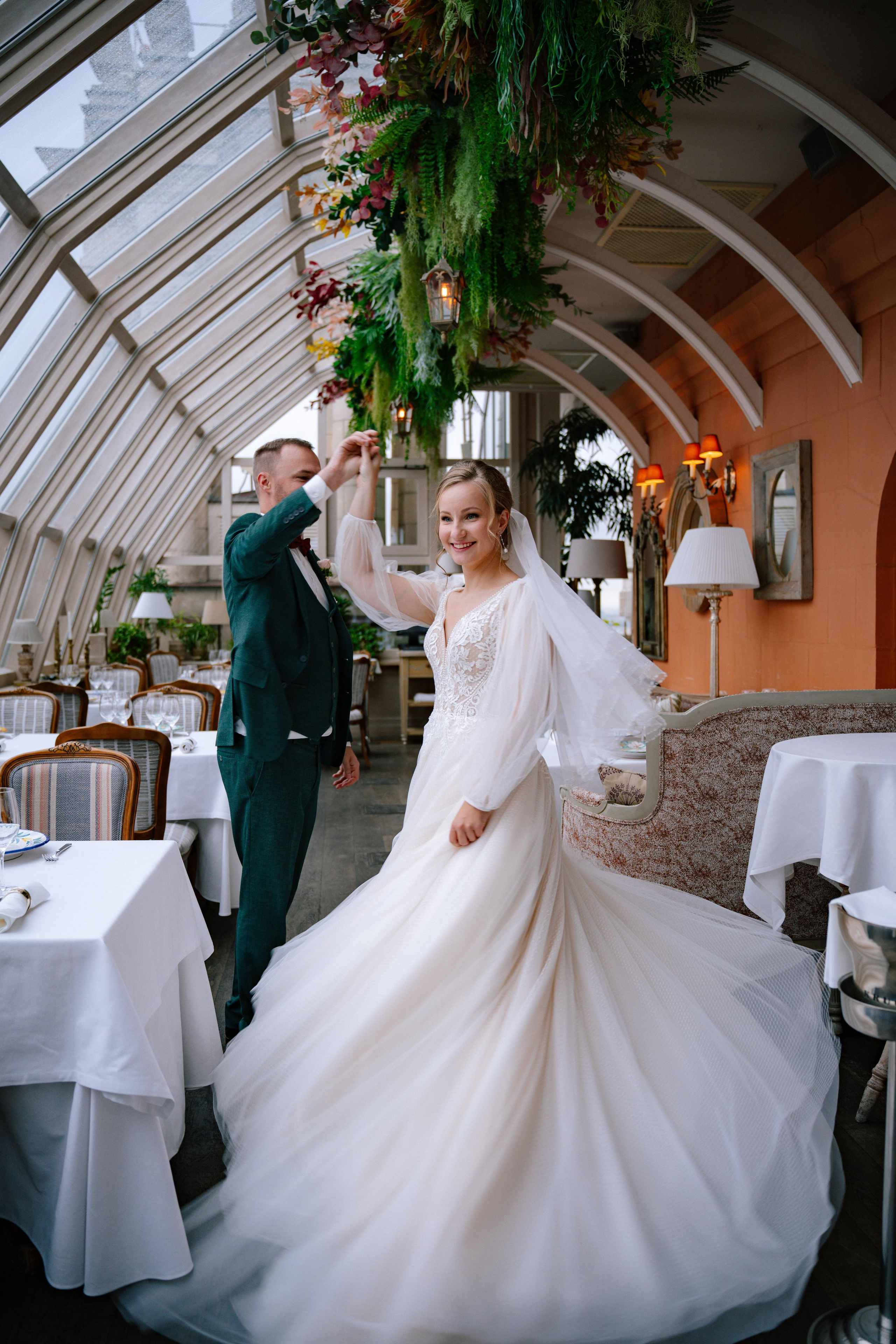 Свадебная фотосессия в ресторане BUONO (Бона) и Mercedes Bar (гостиница Украина)