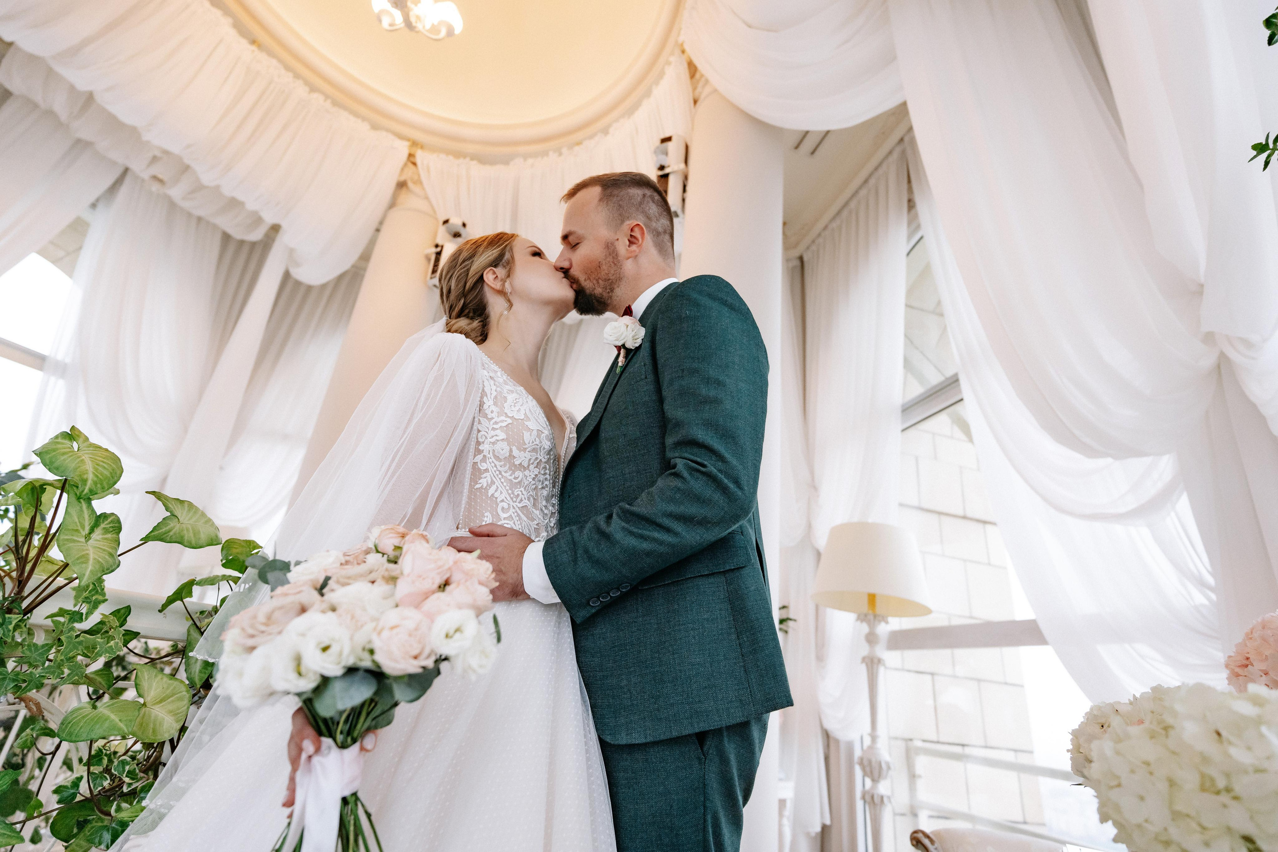 Свадебная фотосессия в ресторане Романтик (гостиница Украина)