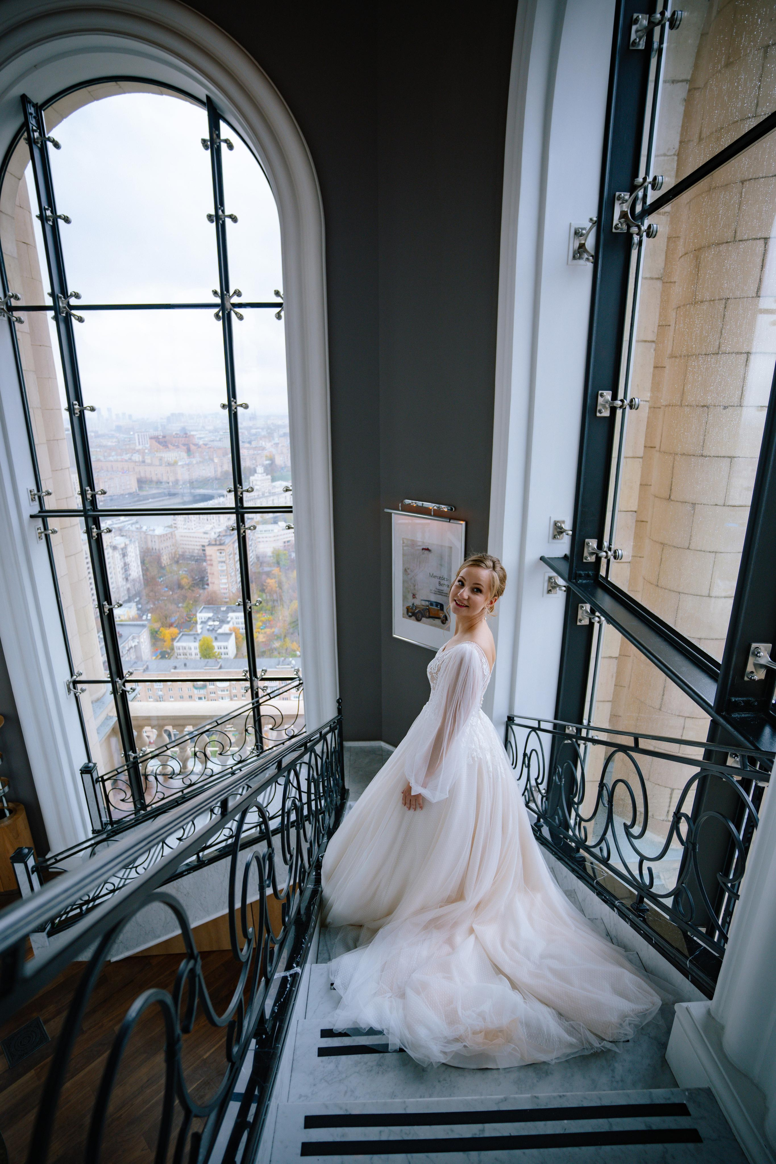 Свадебная фотосессия в ресторане BUONO (Бона) и Mercedes Bar (гостиница Украина)