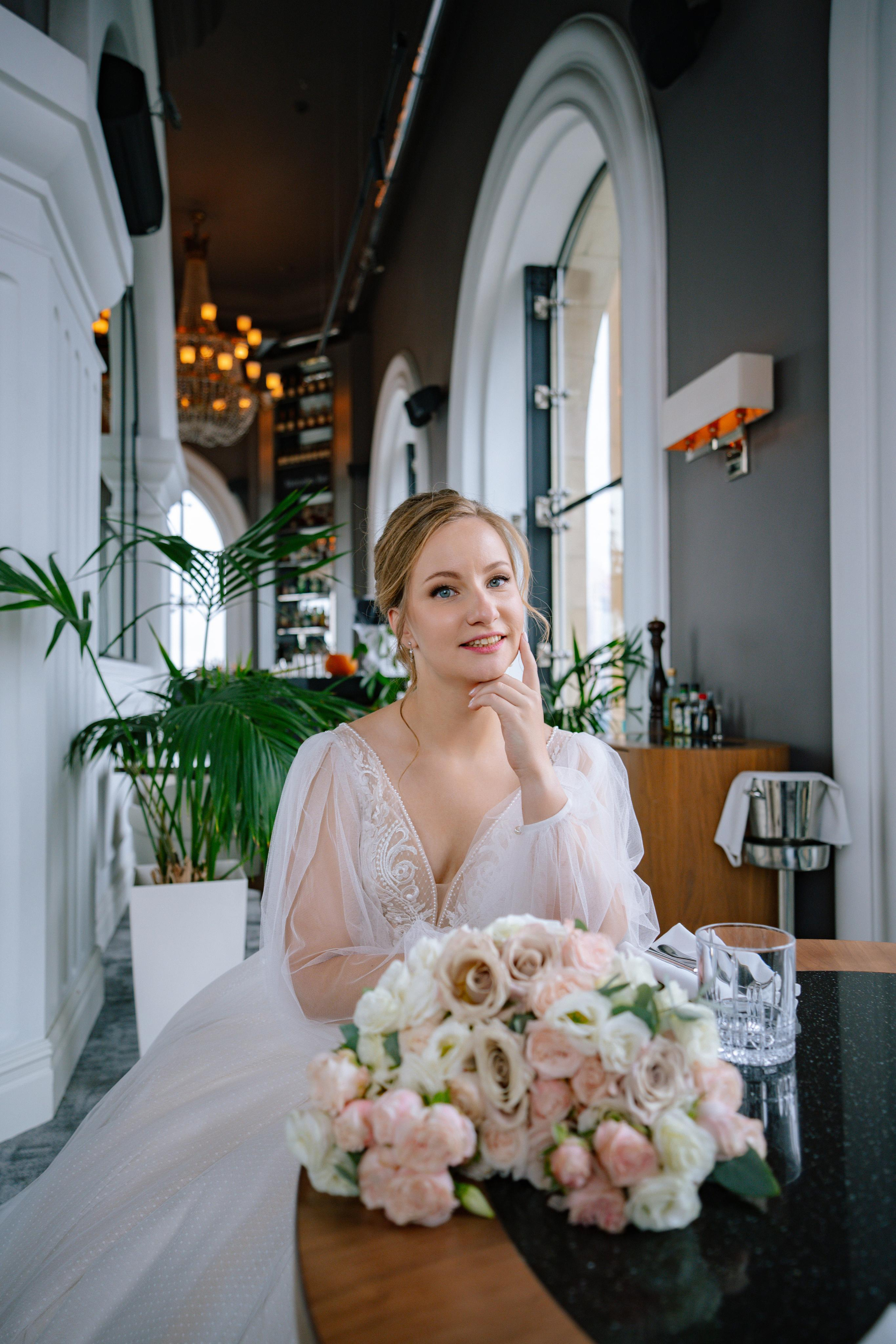 Свадебная фотосессия в ресторане BUONO (Бона) и Mercedes Bar (гостиница Украина)