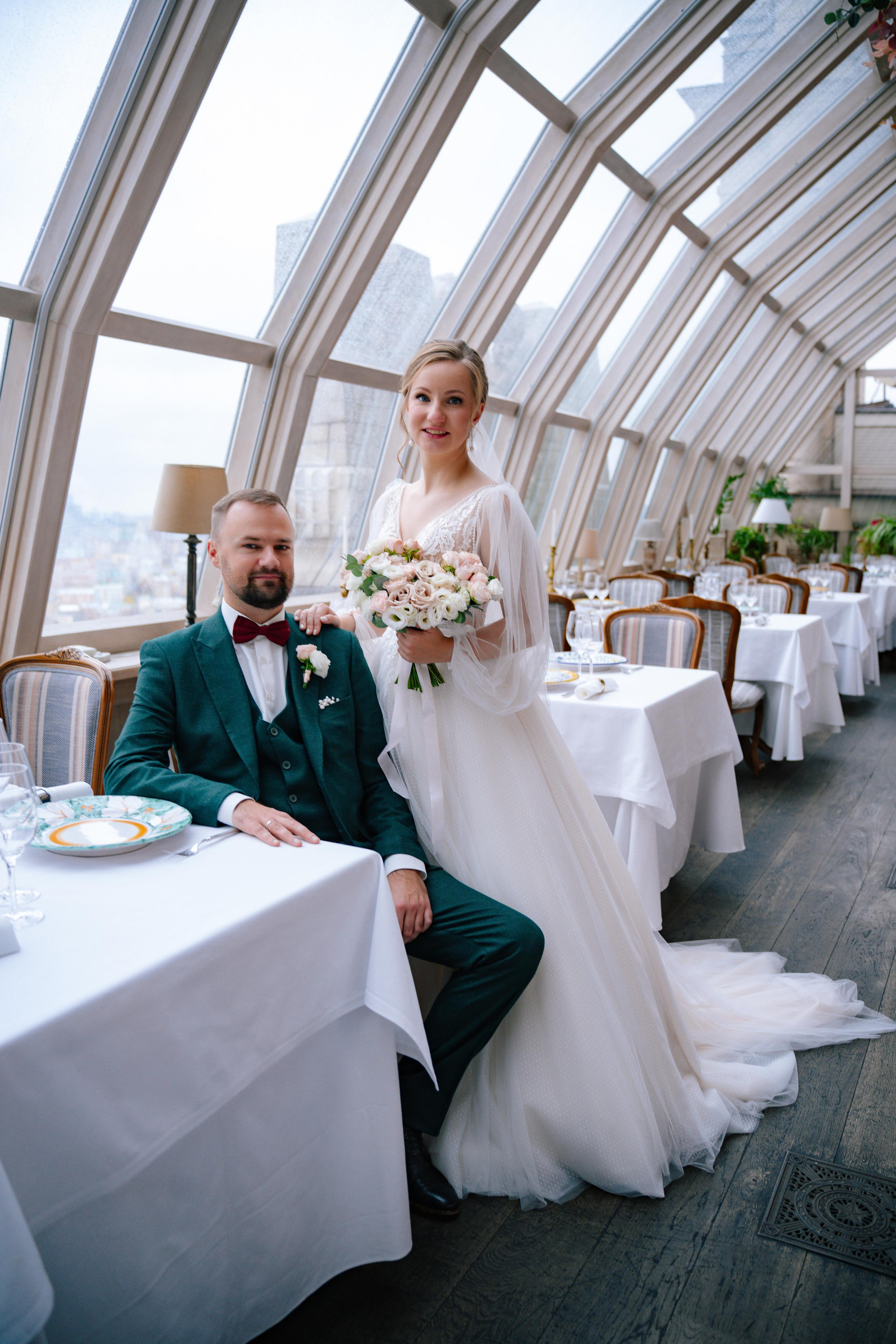 Свадебная фотосессия в ресторане BUONO (Бона) и Mercedes Bar (гостиница Украина)