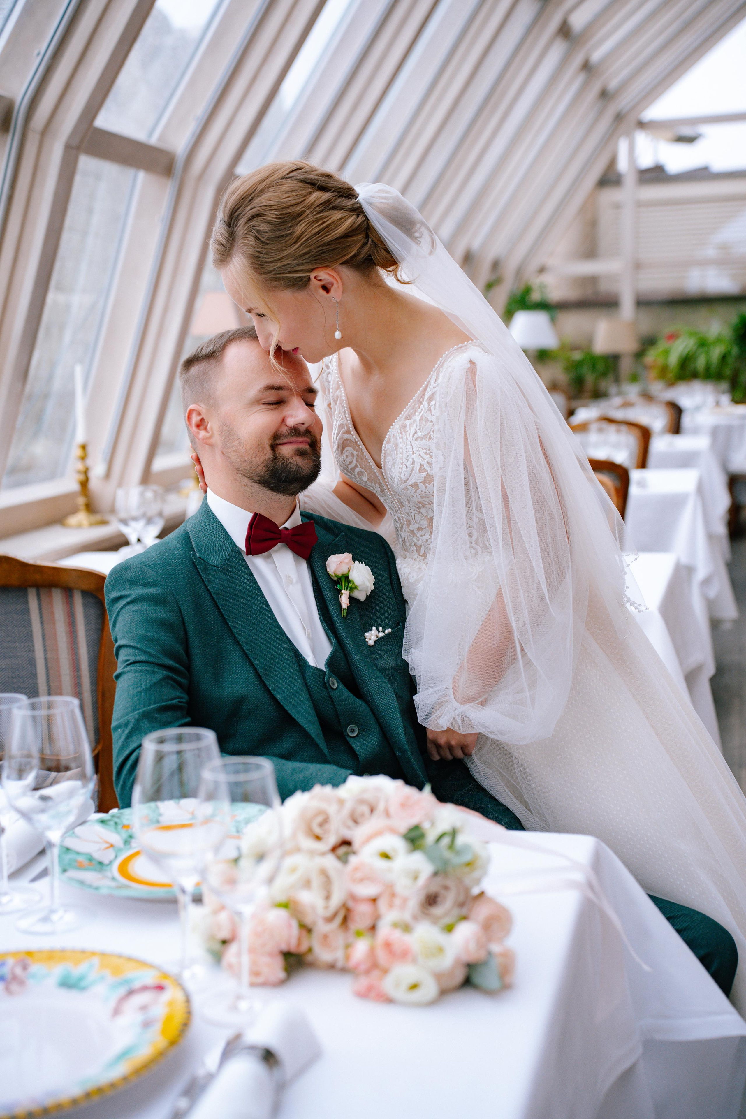 Свадебная фотосессия в ресторане BUONO (Бона) и Mercedes Bar (гостиница Украина)