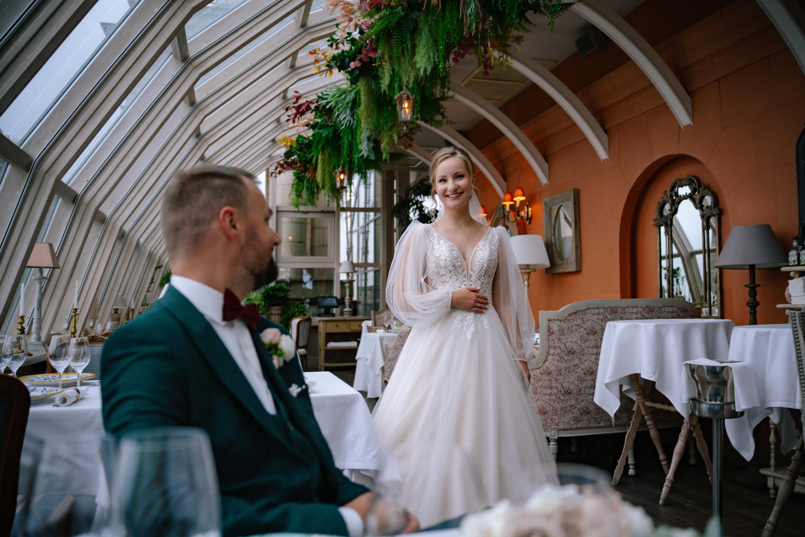 Свадебная фотосессия в ресторане BUONO (Бона) и Mercedes Bar (гостиница Украина)