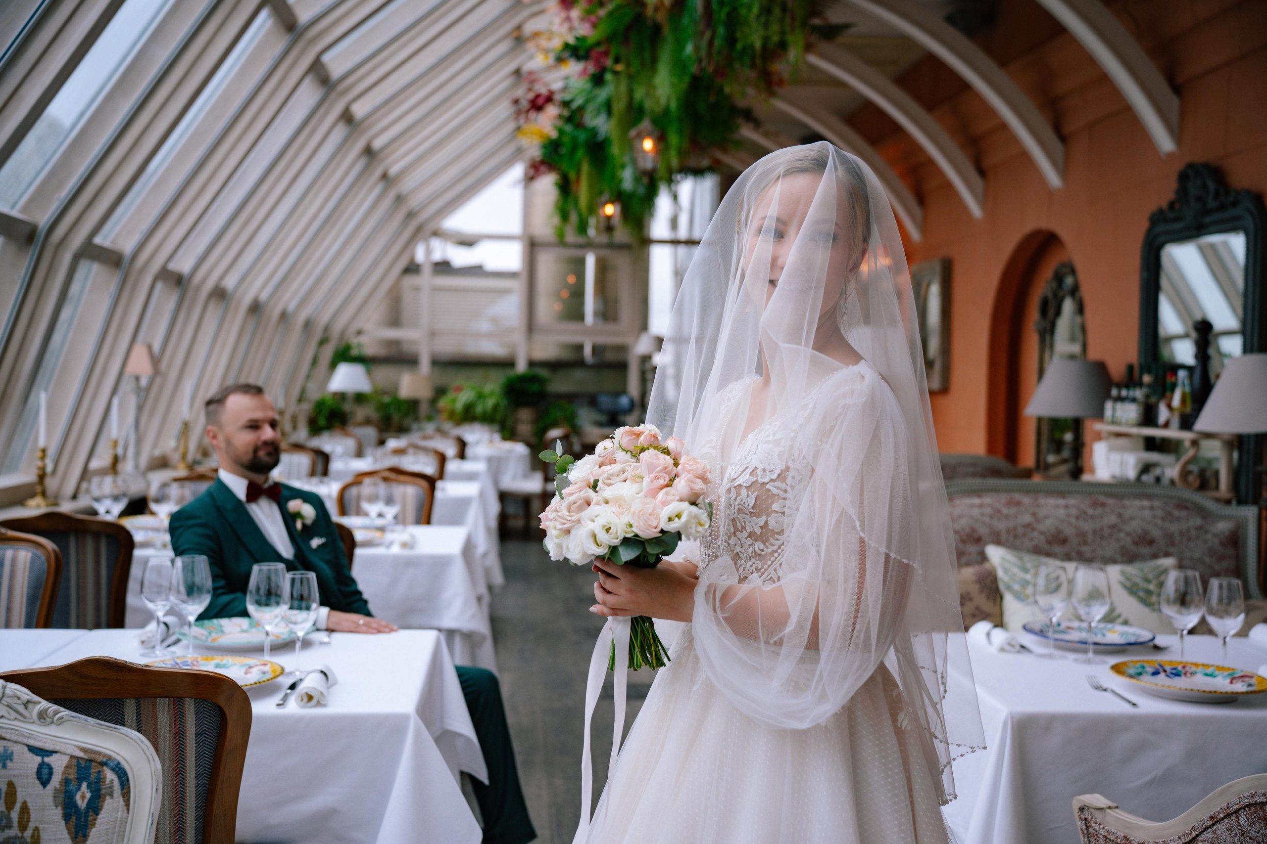 Свадебная фотосессия в ресторане BUONO (Бона) и Mercedes Bar (гостиница Украина)