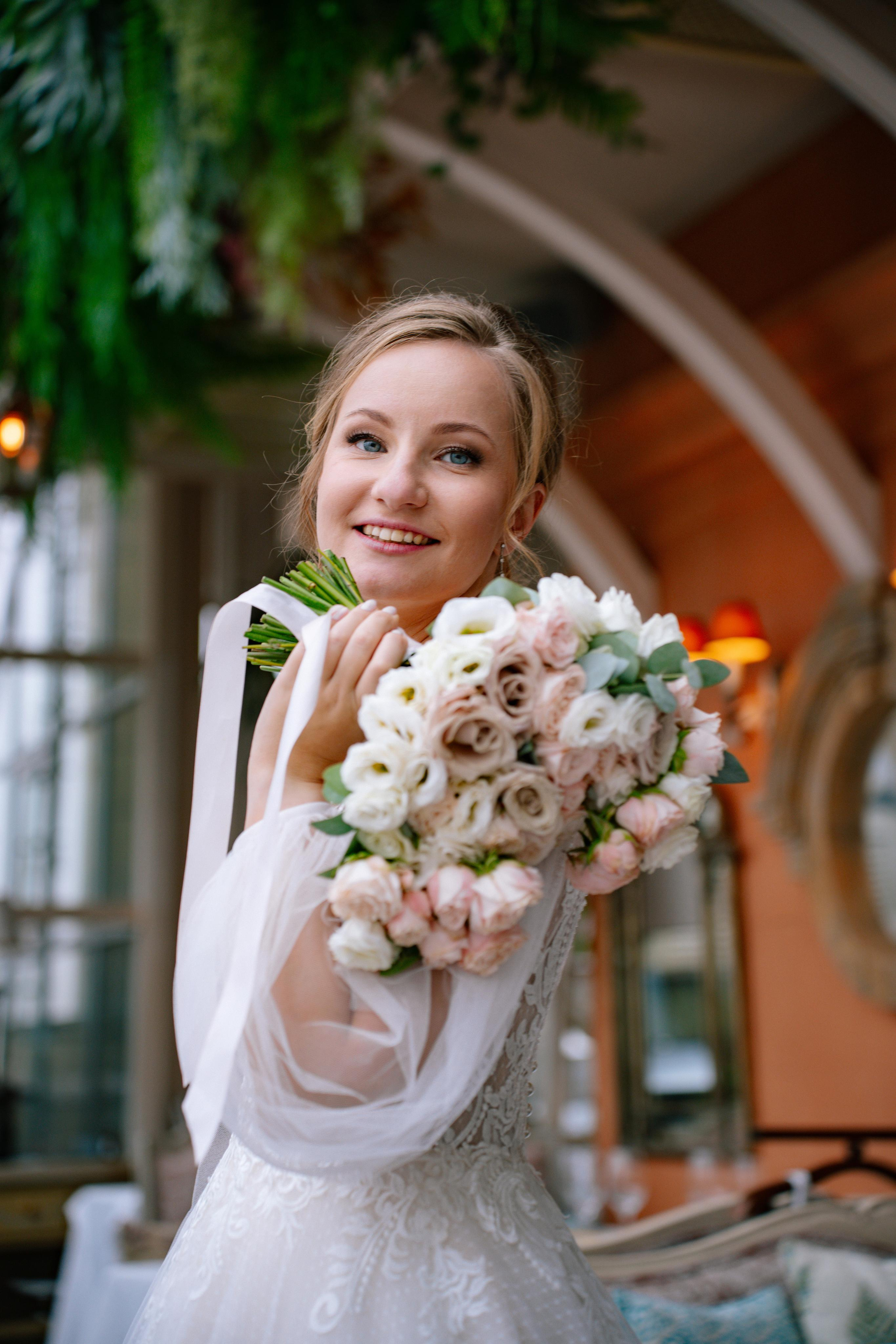 Свадебная фотосессия в ресторане BUONO (Бона) и Mercedes Bar (гостиница Украина)