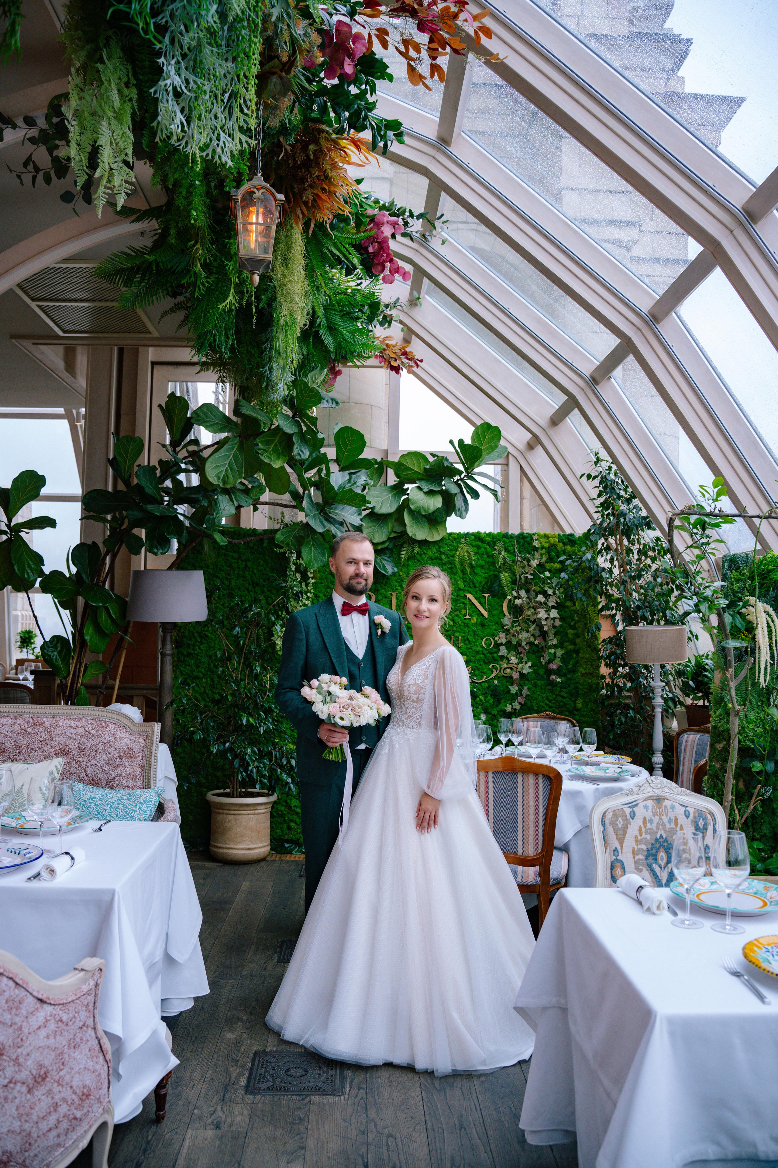 Свадебная фотосессия в ресторане BUONO (Бона) и Mercedes Bar (гостиница Украина)