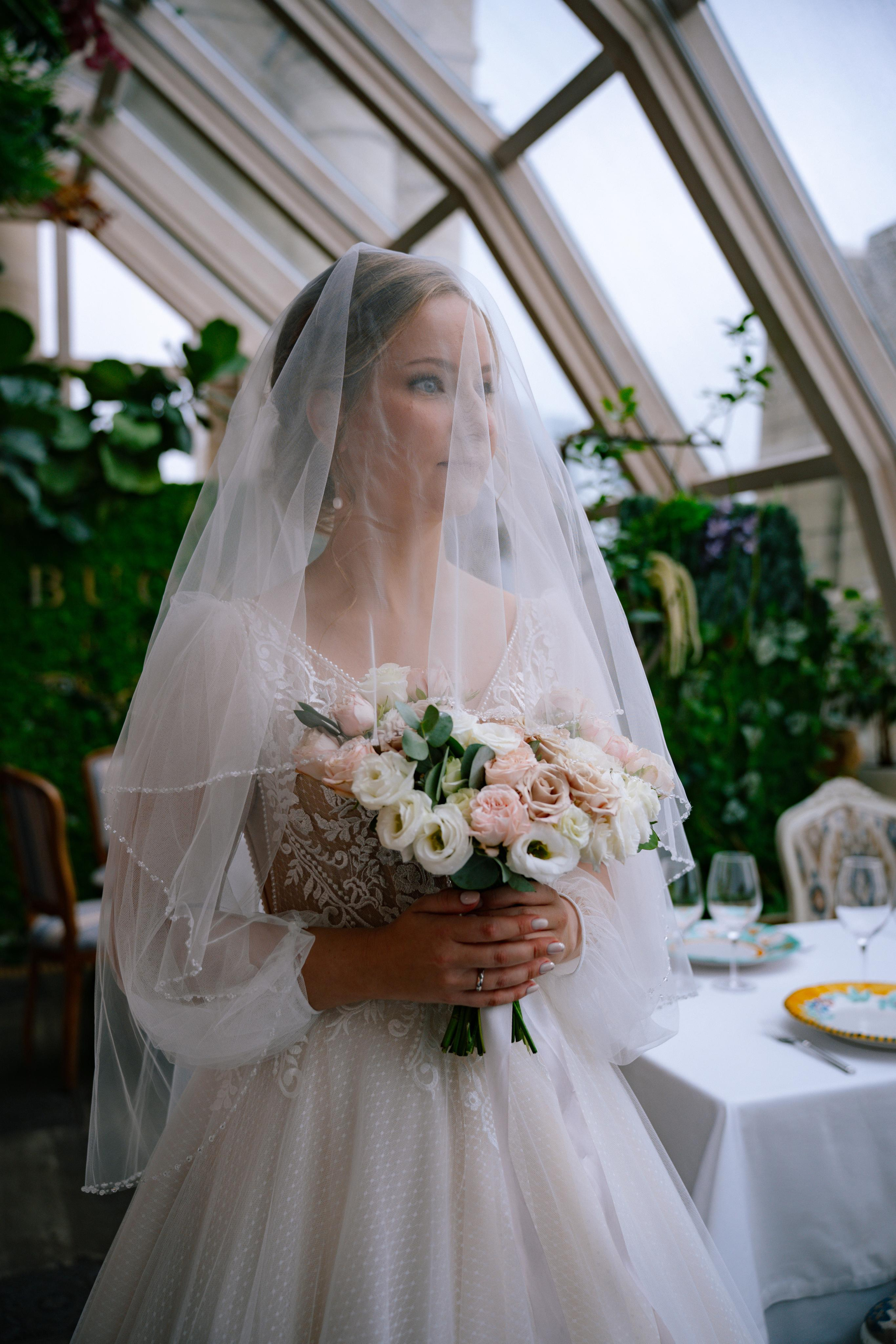 Свадебная фотосессия в ресторане BUONO (Бона) и Mercedes Bar (гостиница Украина)