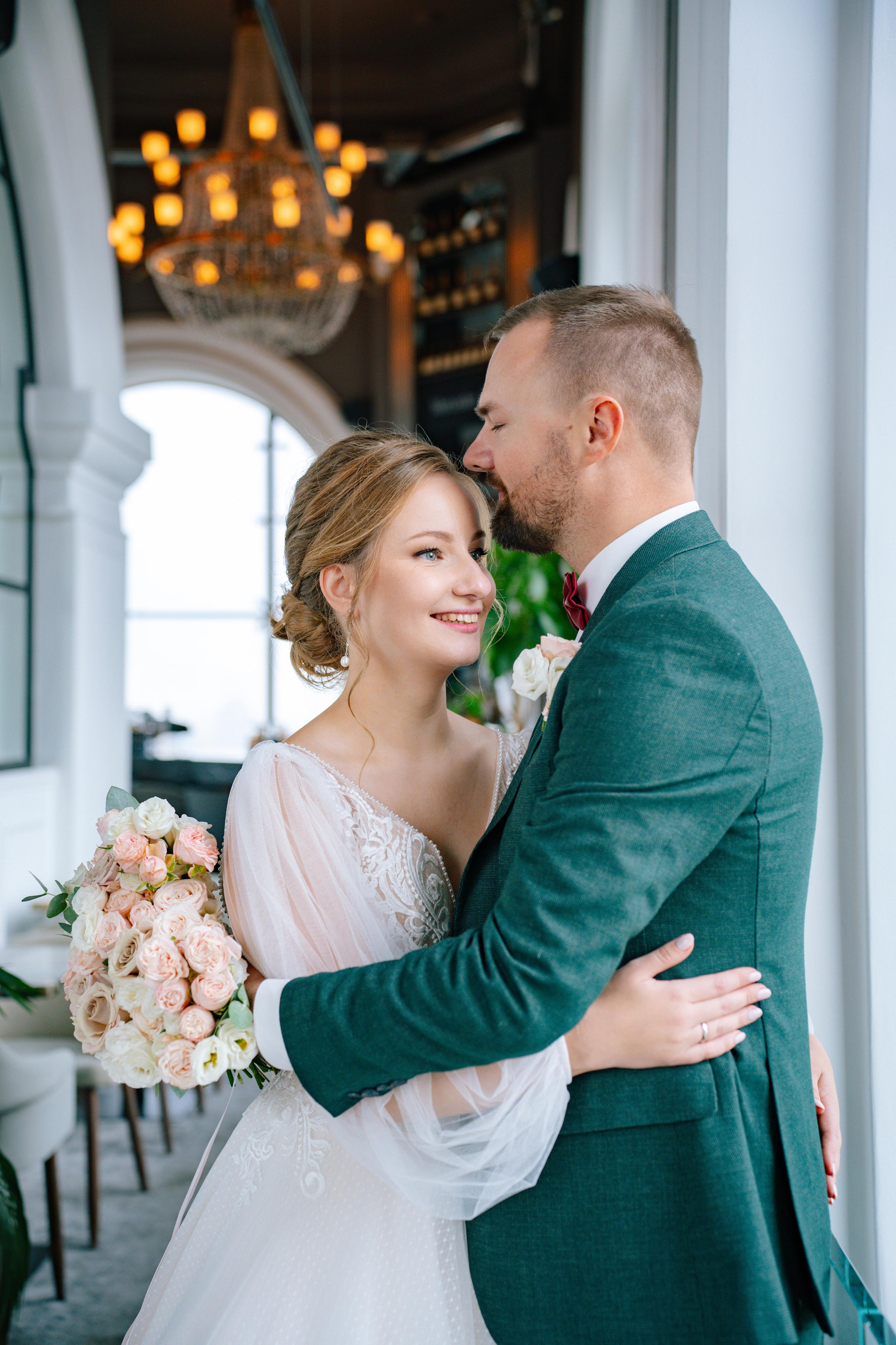 Свадебная фотосессия в ресторане BUONO (Бона) и Mercedes Bar (гостиница Украина)