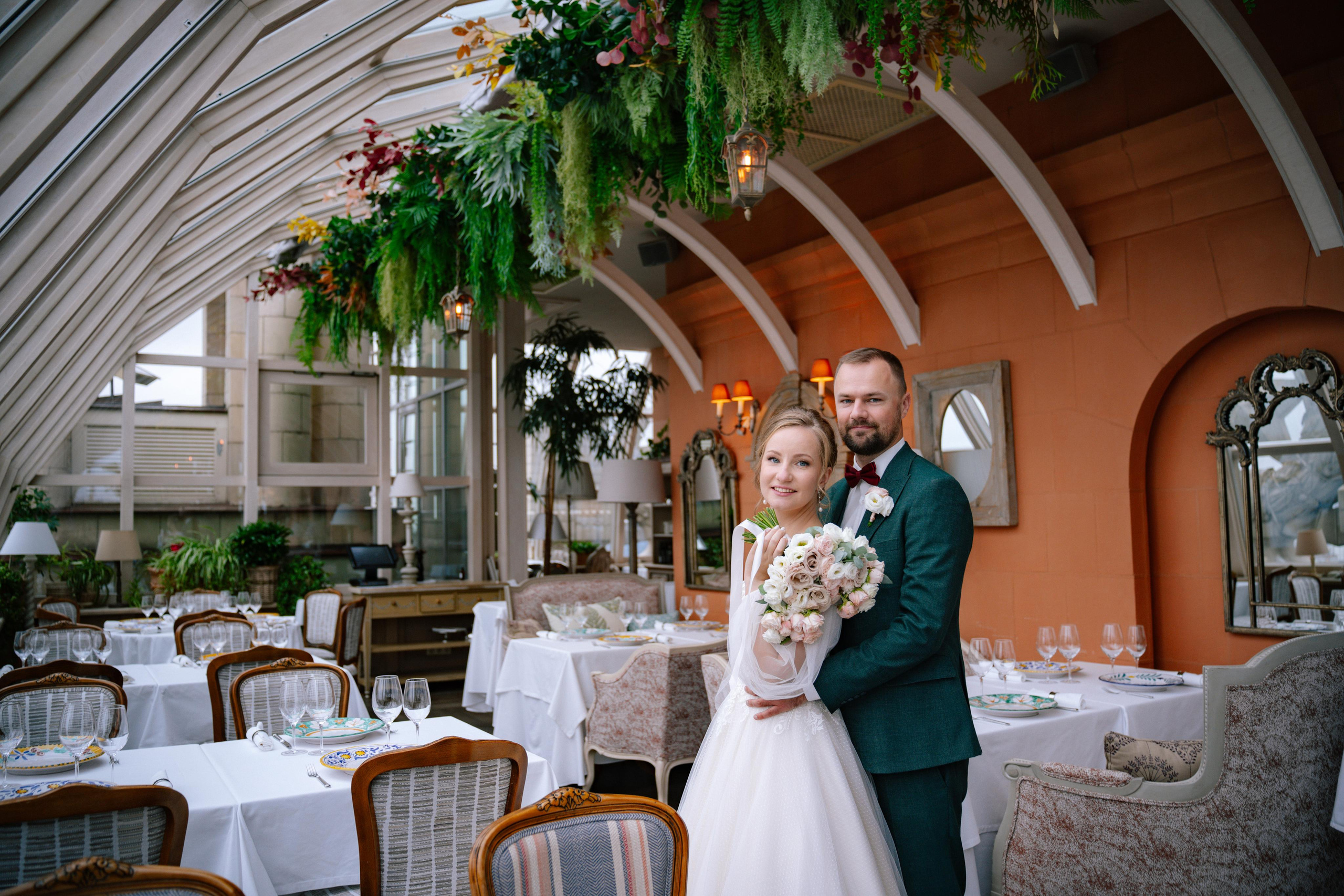Свадебная фотосессия в ресторане BUONO (Бона) и Mercedes Bar (гостиница Украина)