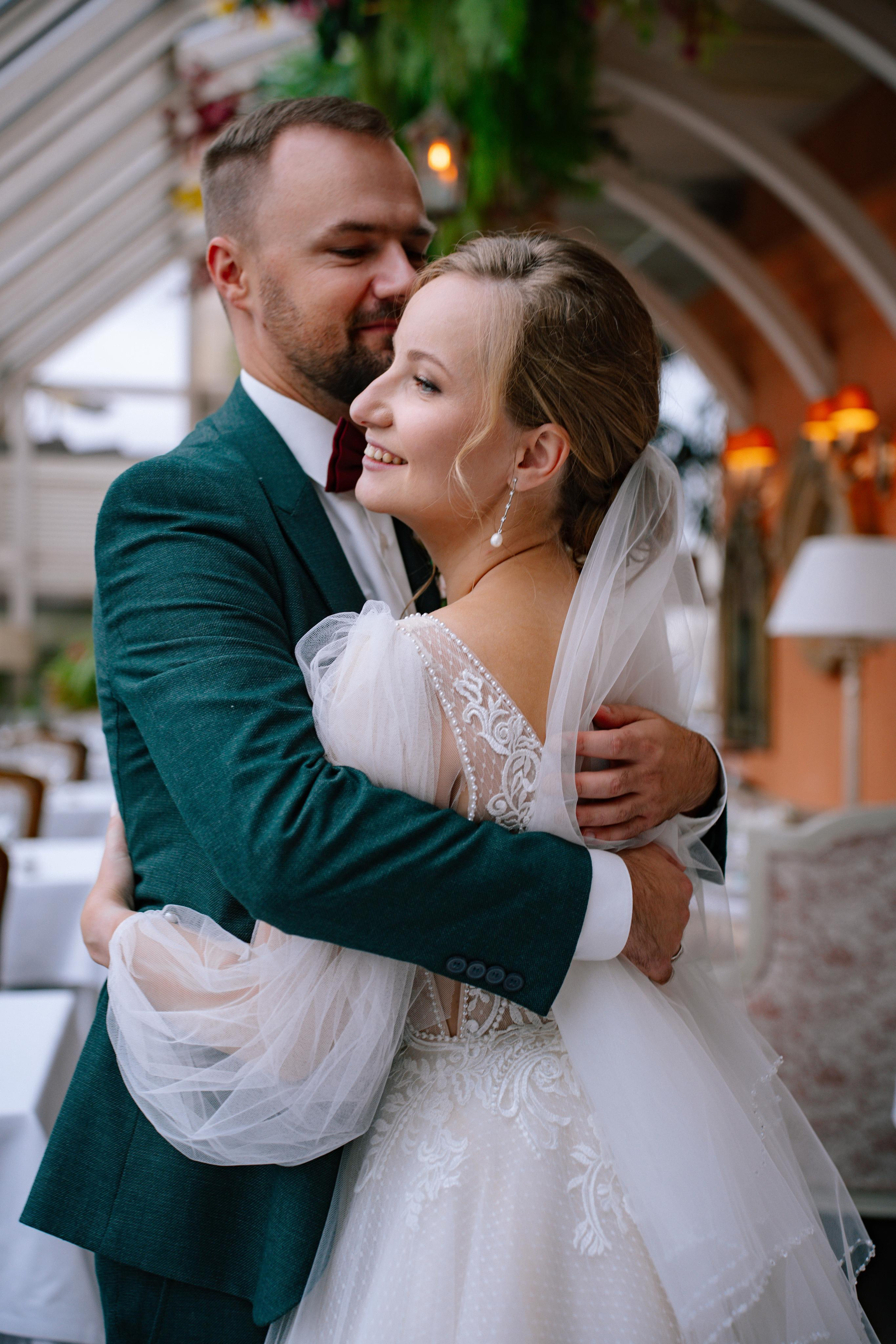 Свадебная фотосессия в ресторане BUONO (Бона) и Mercedes Bar (гостиница Украина)