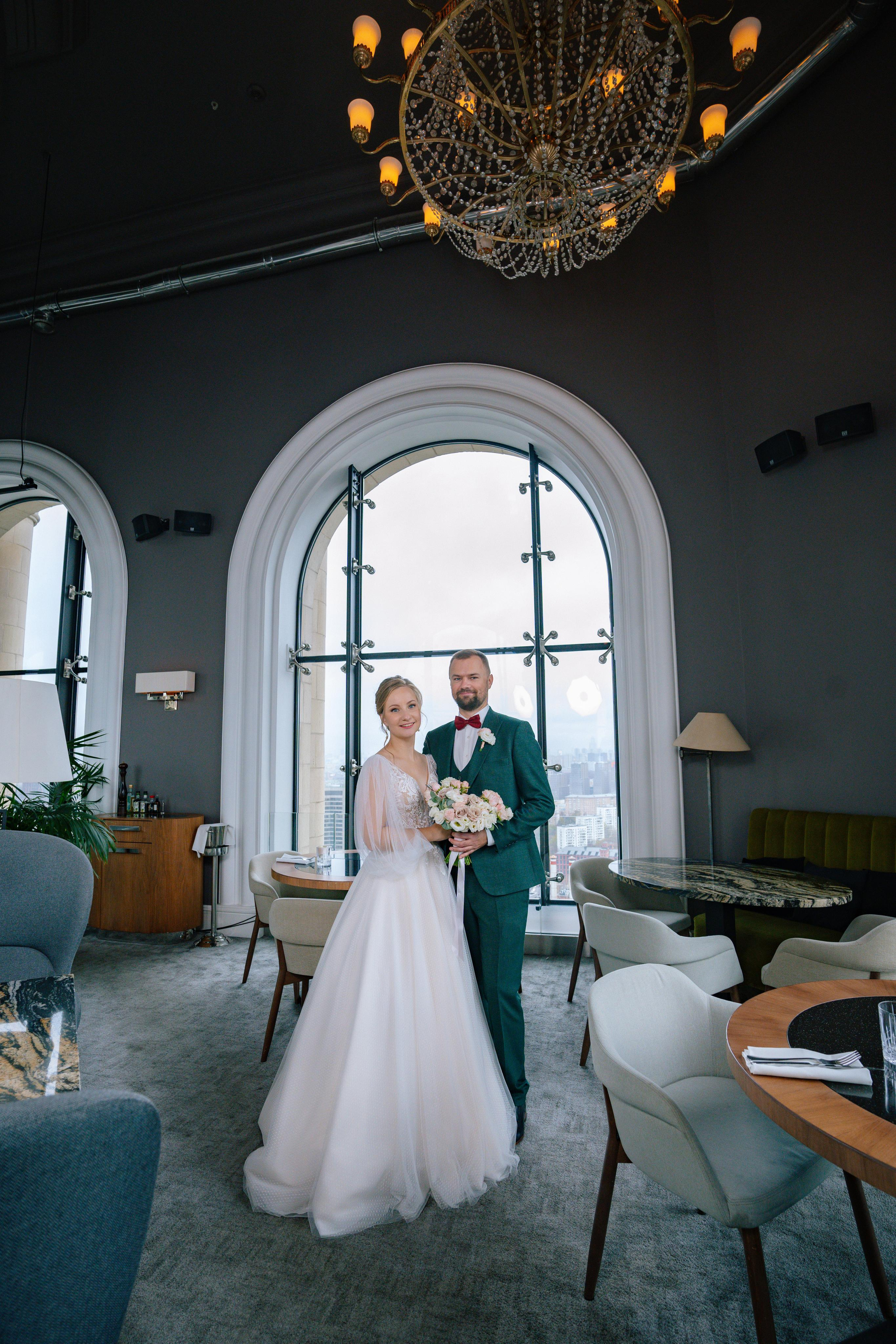 Свадебная фотосессия в ресторане BUONO (Бона) и Mercedes Bar (гостиница Украина)