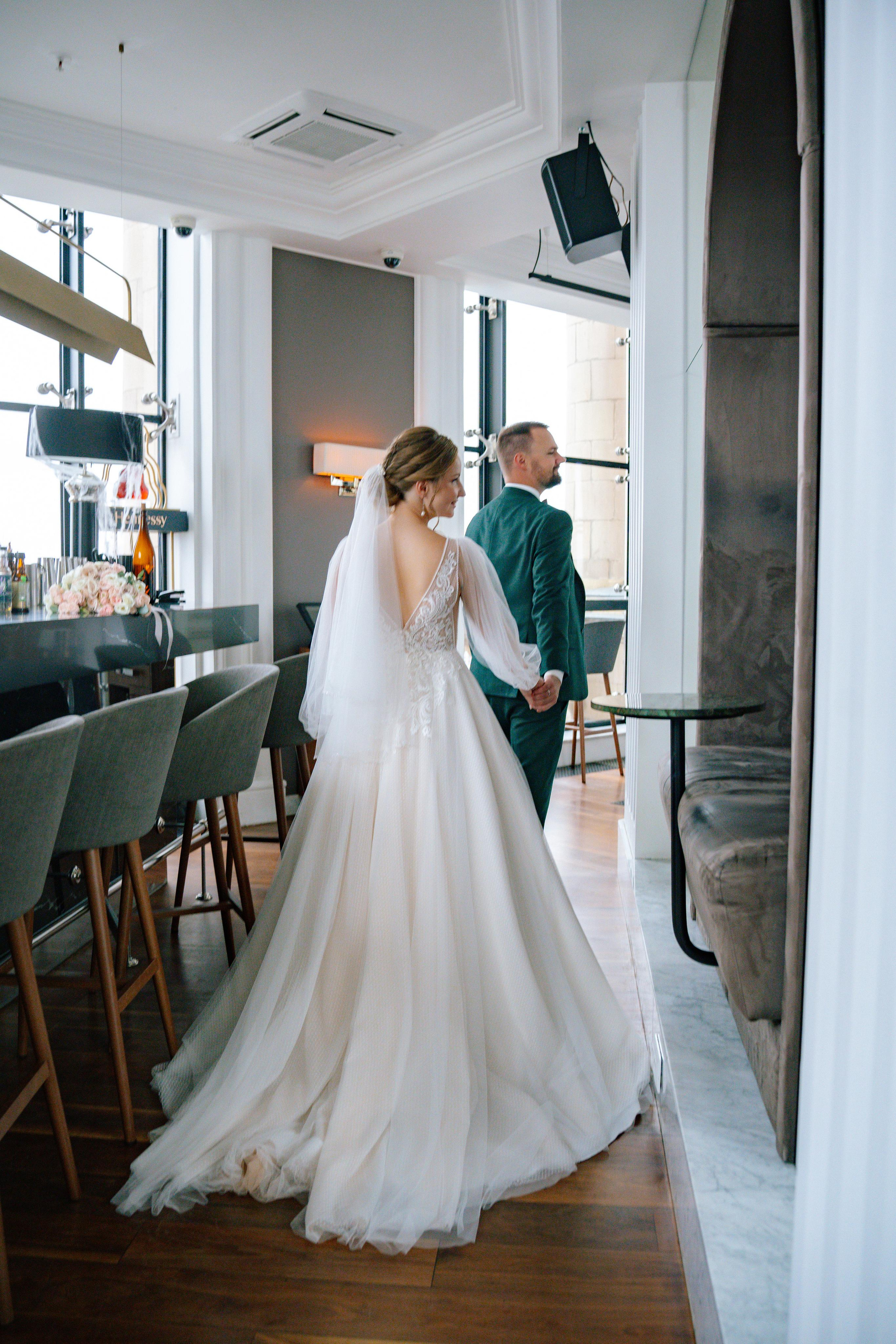 Свадебная фотосессия в ресторане BUONO (Бона) и Mercedes Bar (гостиница Украина)