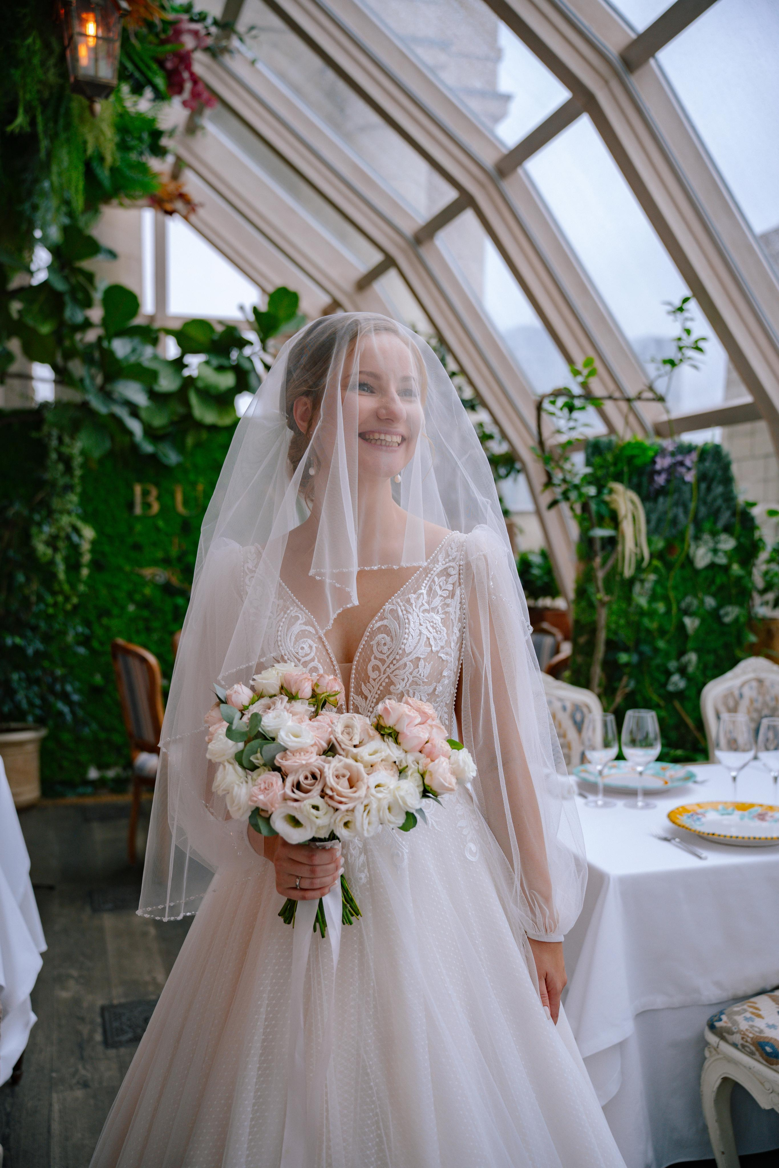 Свадебная фотосессия в ресторане BUONO (Бона) и Mercedes Bar (гостиница Украина)