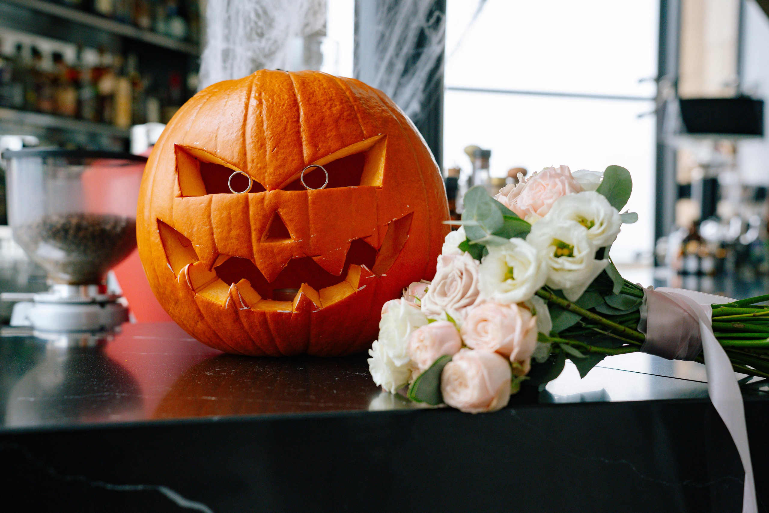 Свадебная фотосессия в ресторане BUONO (Бона) и Mercedes Bar (гостиница Украина)
