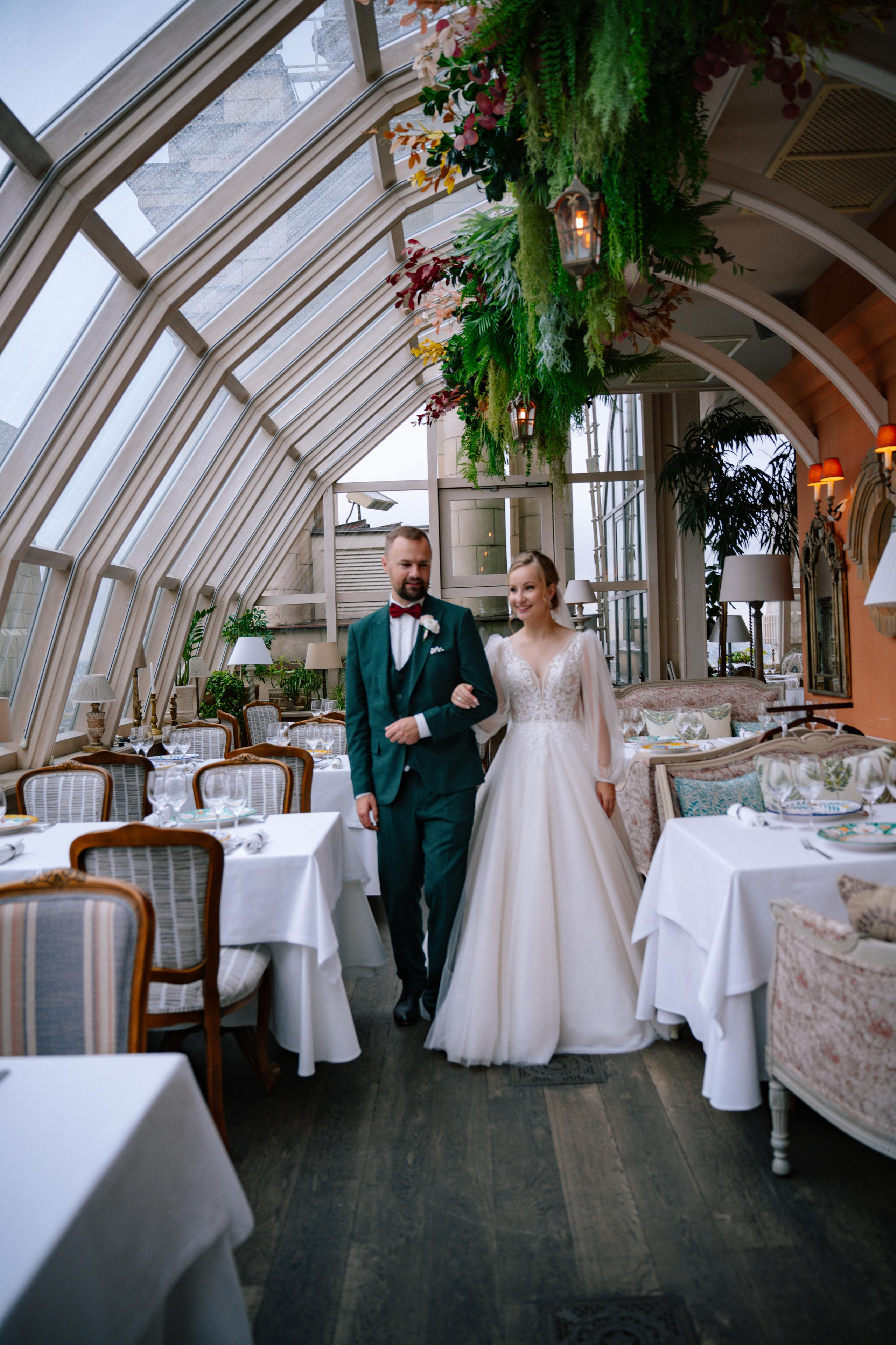 Свадебная фотосессия в ресторане BUONO (Бона) и Mercedes Bar (гостиница Украина)