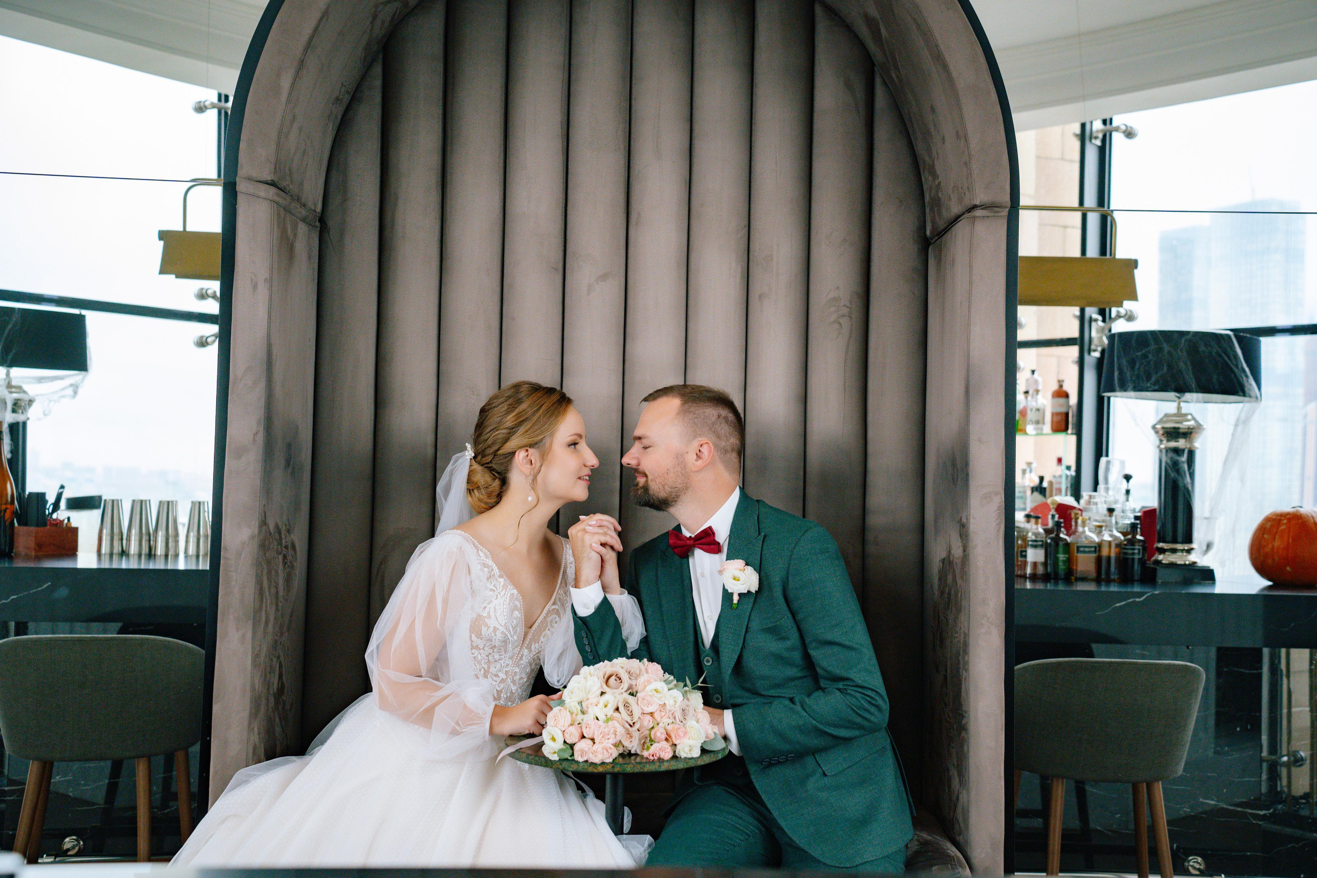 Свадебная фотосессия в ресторане BUONO (Бона) и Mercedes Bar (гостиница Украина)