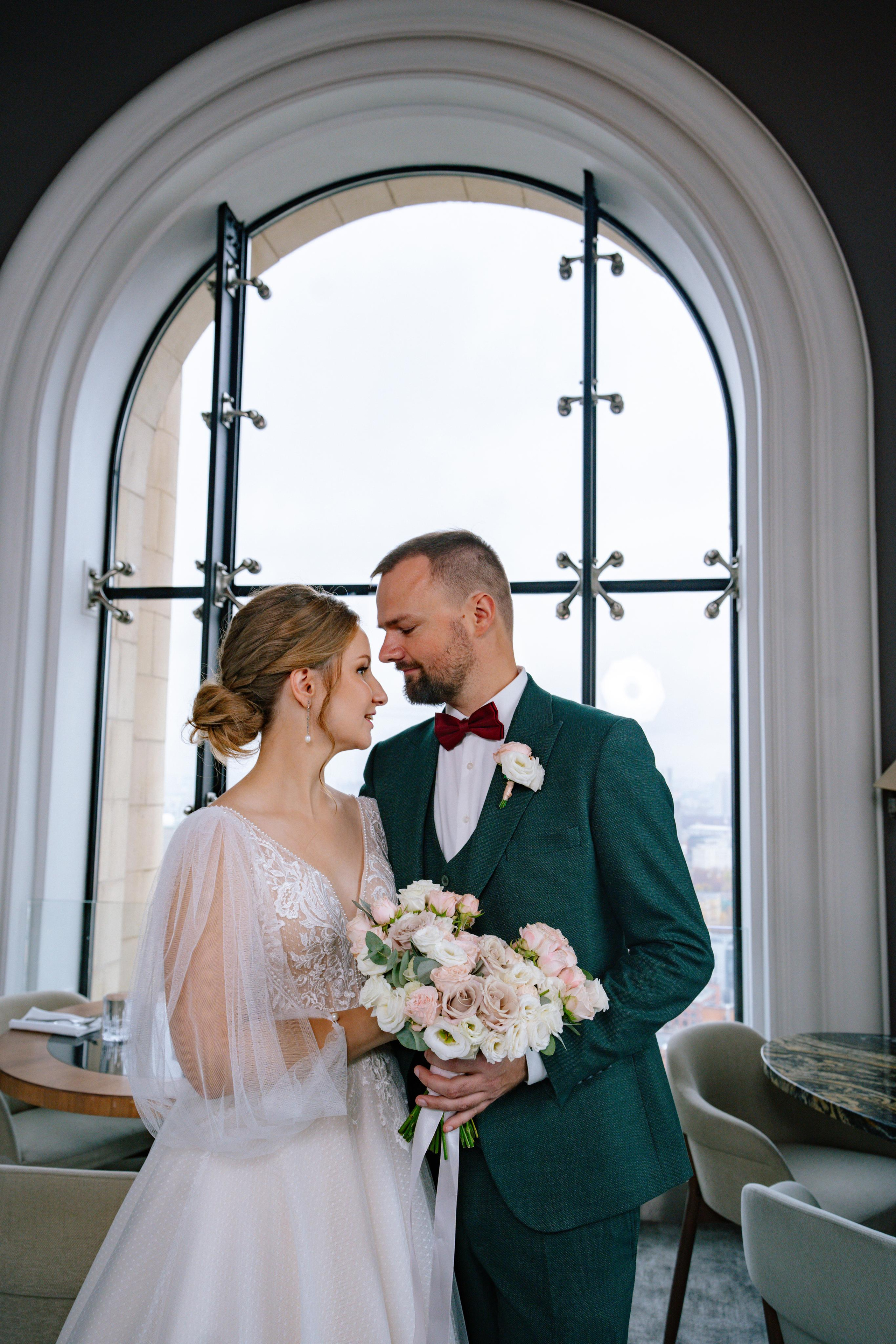 Свадебная фотосессия в ресторане BUONO (Бона) и Mercedes Bar (гостиница Украина)