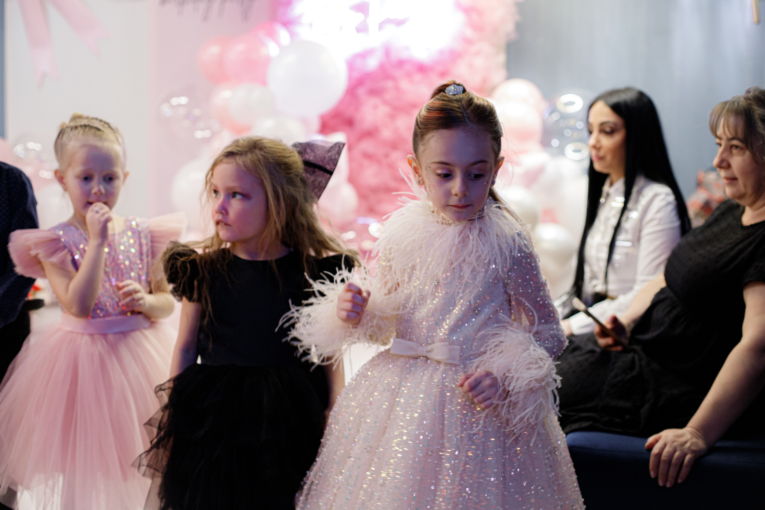 ASIA'S BIRTHDAY PARTY. Photokarish