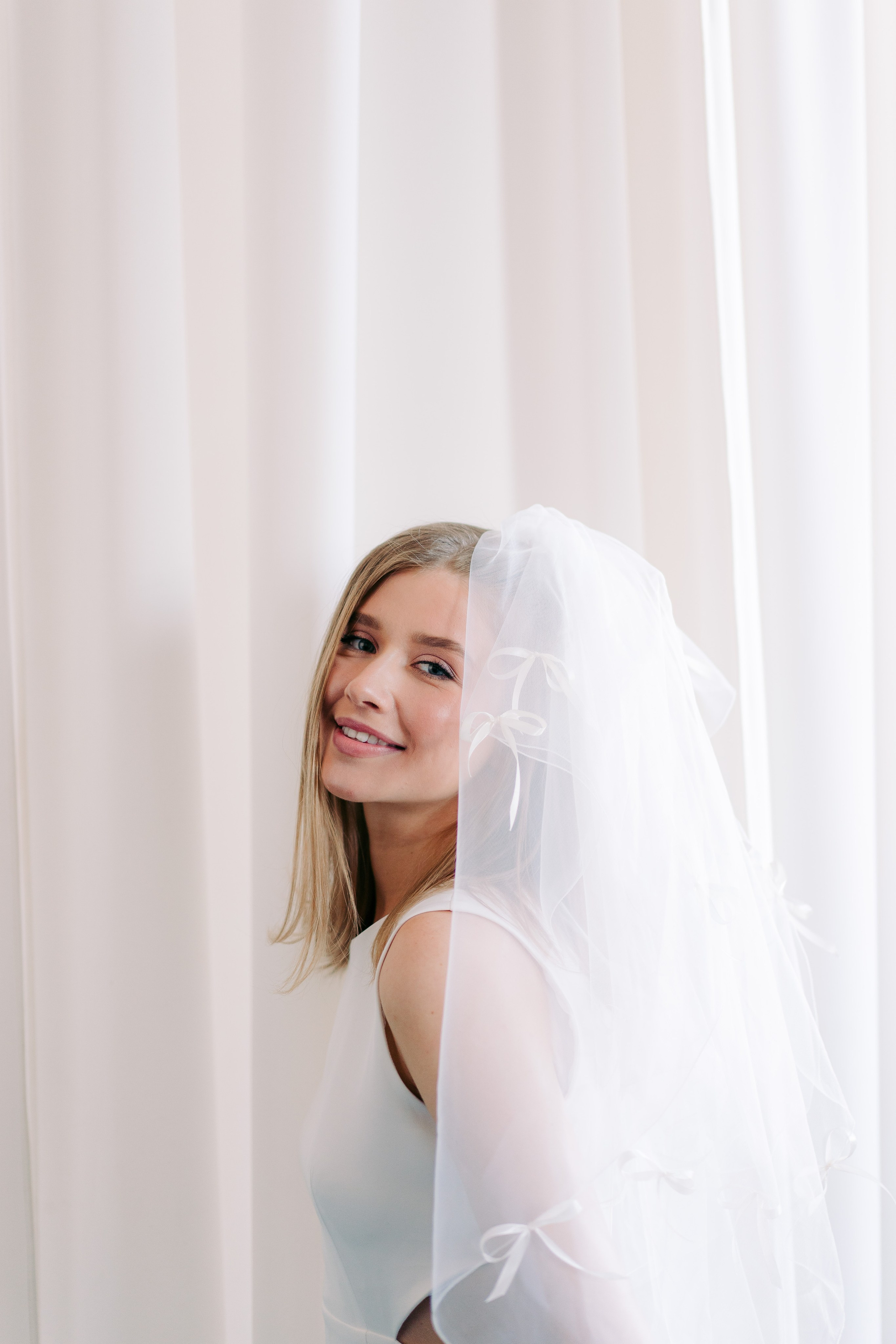 Свадебная фотосессия для двоих в студии, камерная свадьба в Москве