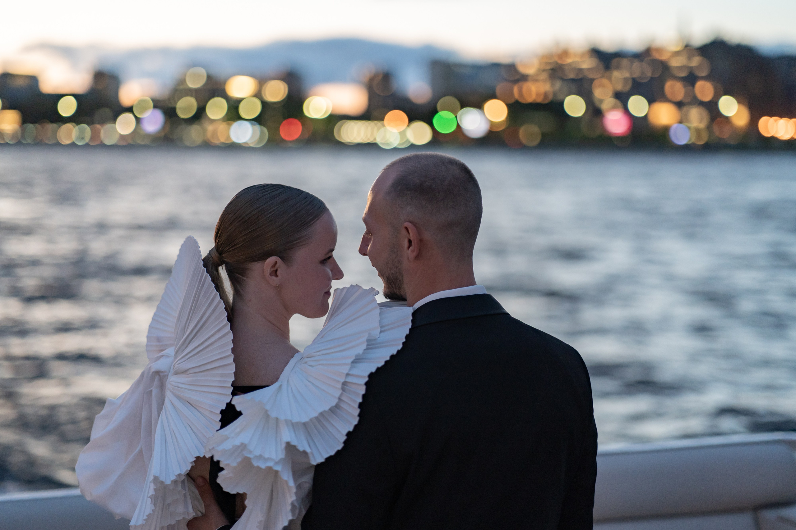 Красивые места для свадебной фотосессии летом в Санкт-Петербурге. Свадебный фотограф Александр Невский в Санкт-Петербурге