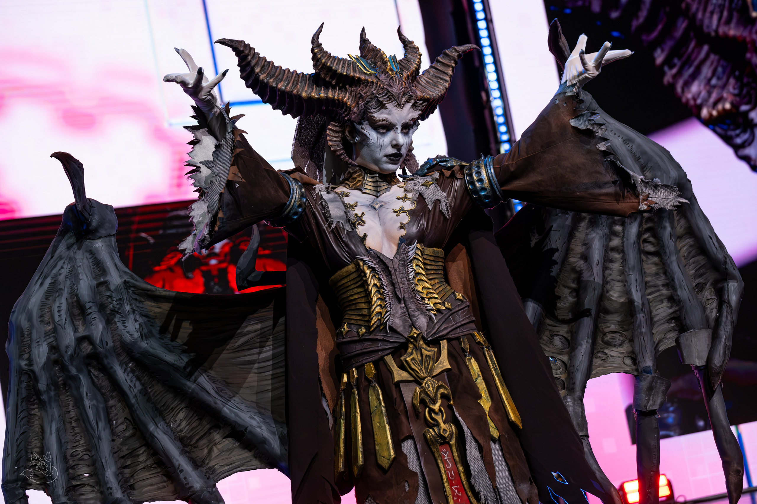 Сцена РЭД ЭКСПО 2024. Косплей фотограф